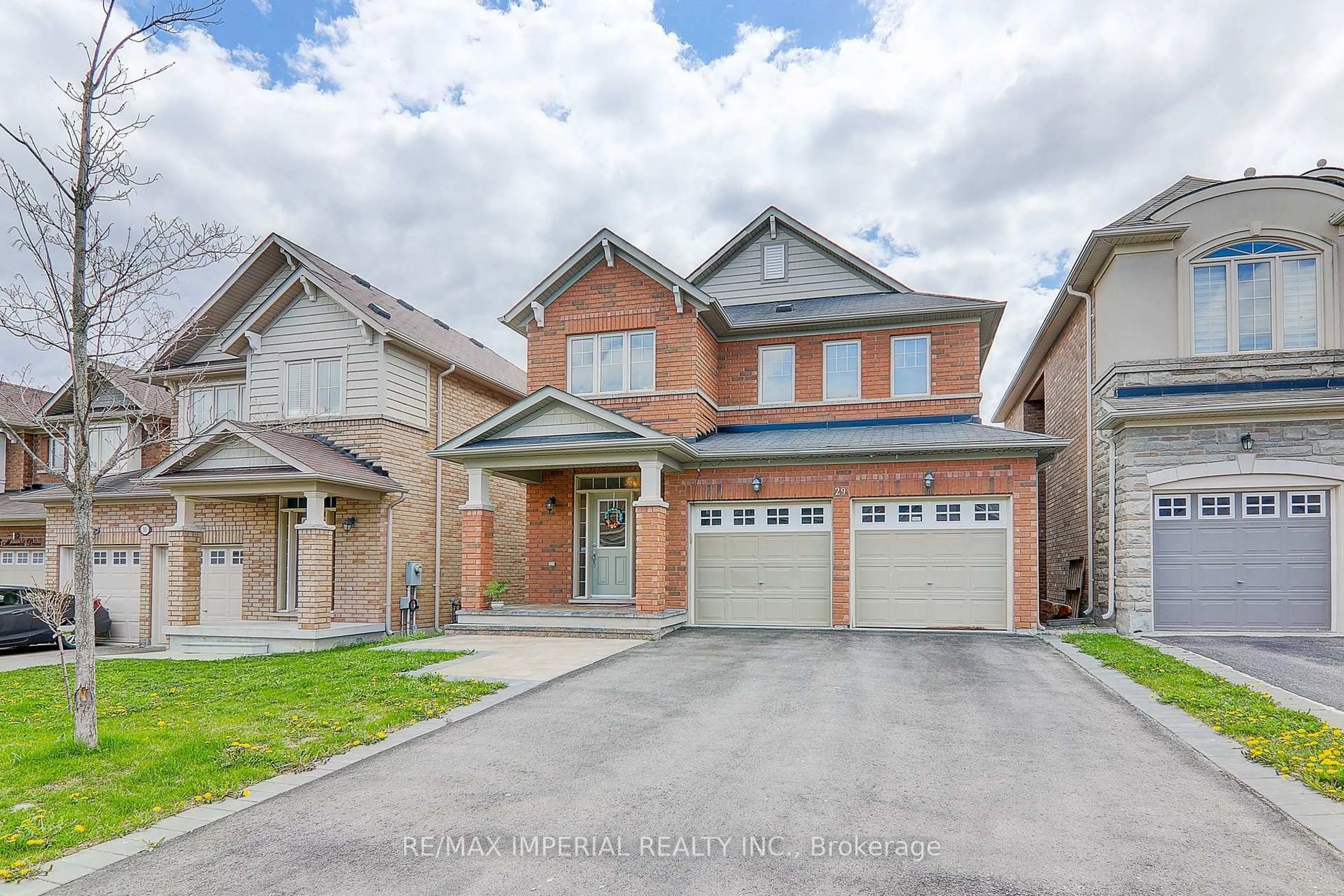 Home with brick exterior material, street for 29 Mansard Dr, Richmond Hill Ontario L4E 0L7