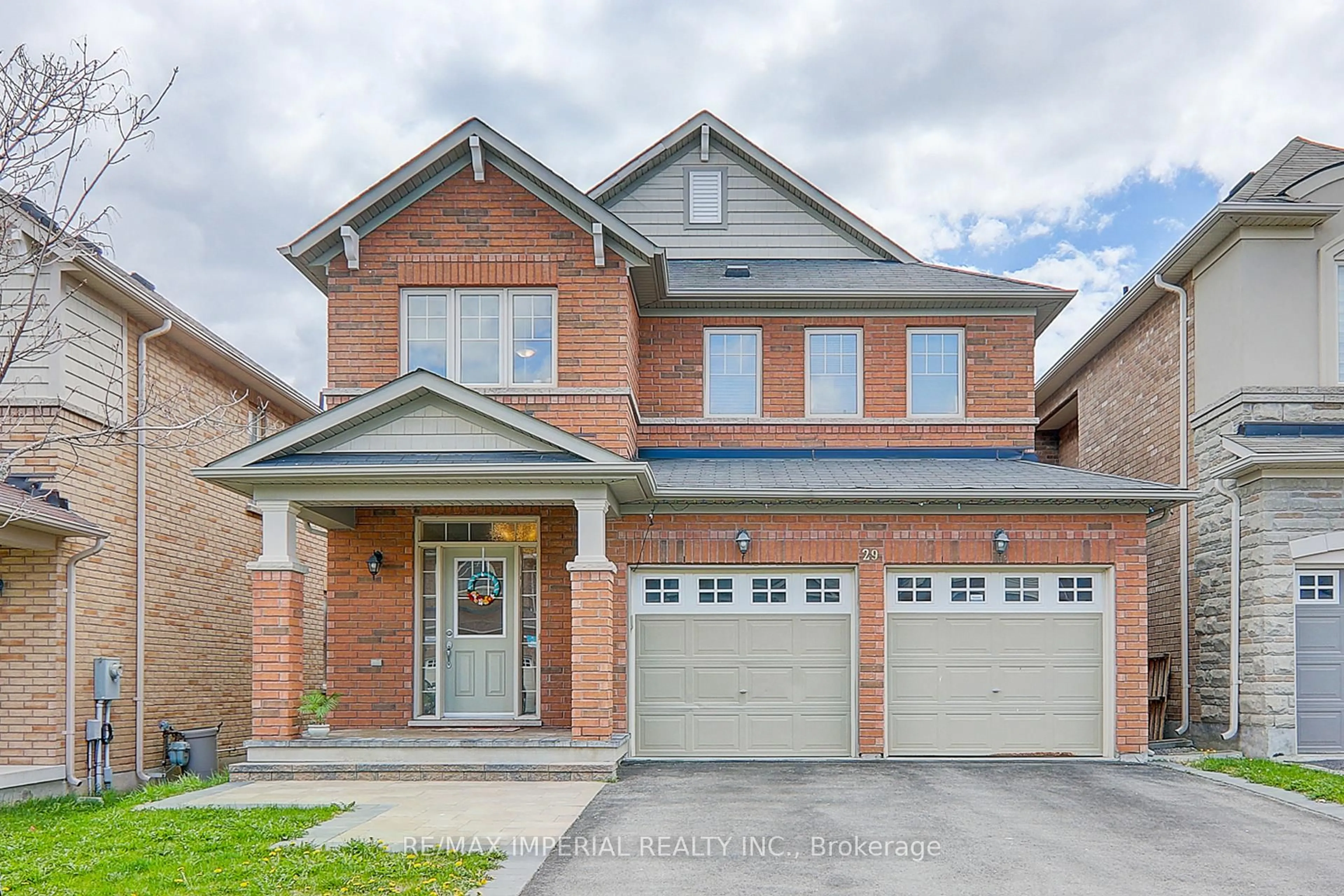 Home with brick exterior material, street for 29 Mansard Dr, Richmond Hill Ontario L4E 0L7