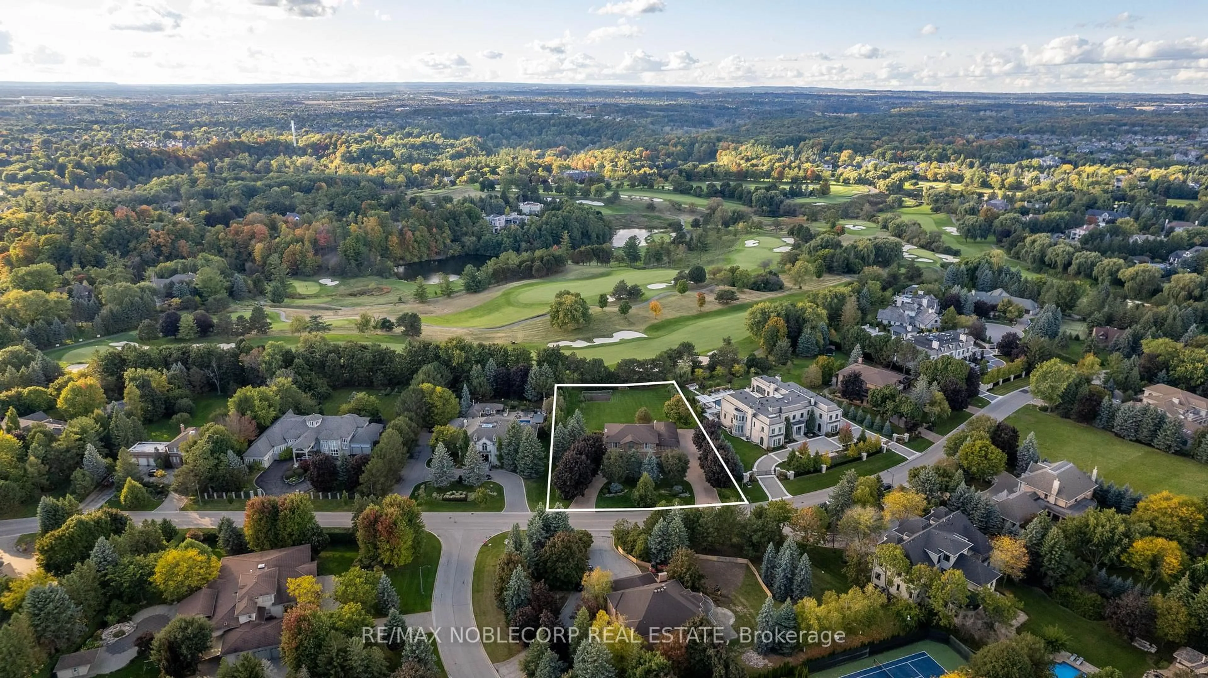 A pic from outside/outdoor area/front of a property/back of a property/a pic from drone, forest/trees view for 72 Balding Blvd, Vaughan Ontario L4L 3R9