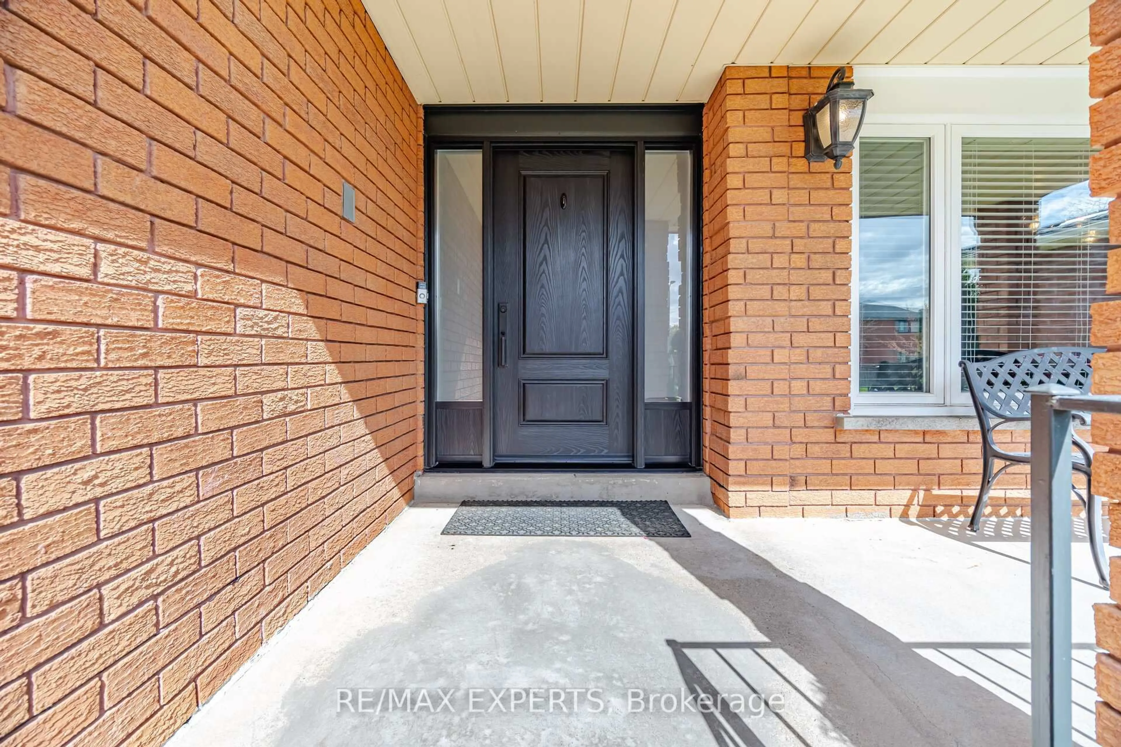 Indoor entryway for 139 Coronation St, Vaughan Ontario L4L 6M2