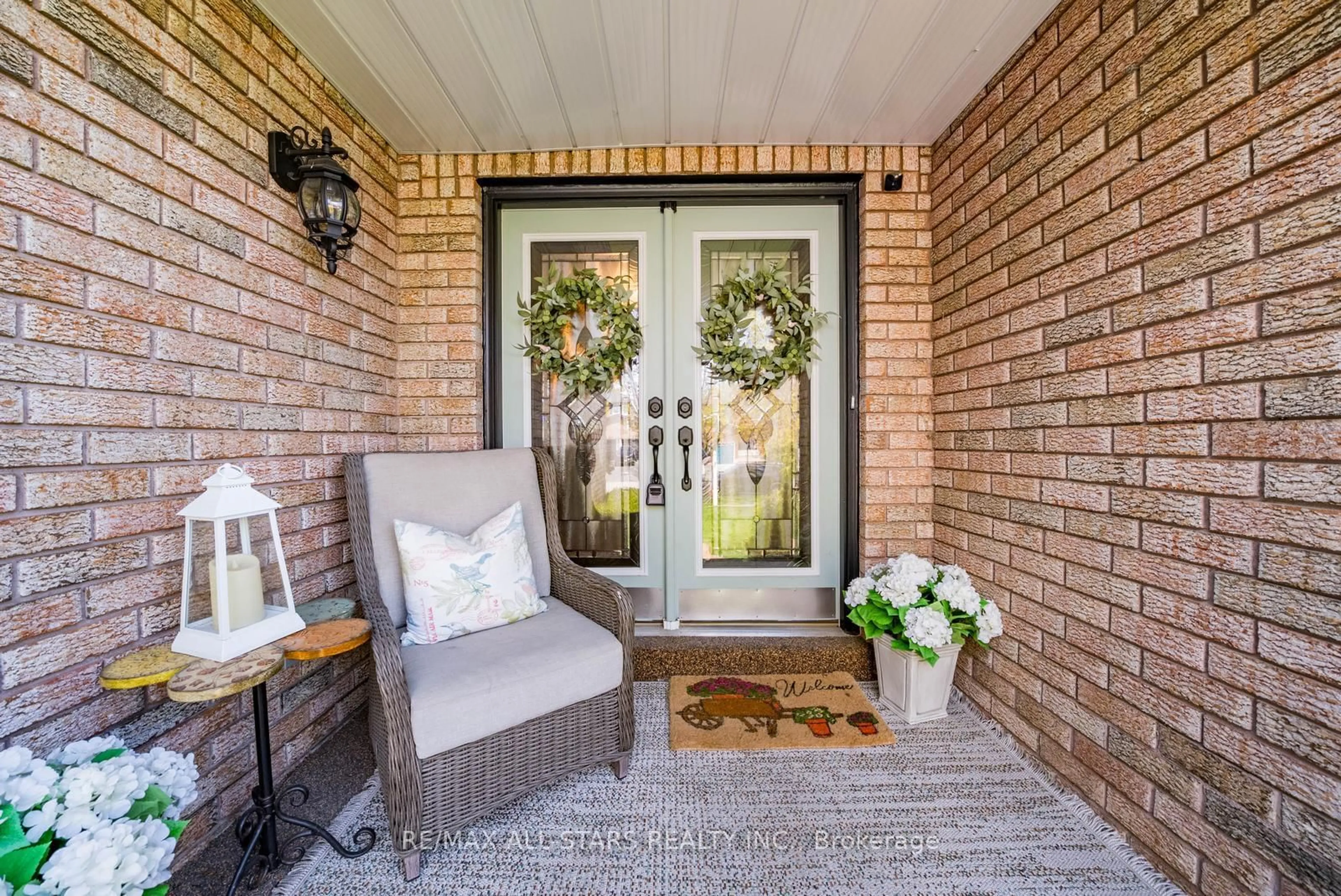 Indoor entryway for 636 Rupert Ave, Whitchurch-Stouffville Ontario L4A 8B8