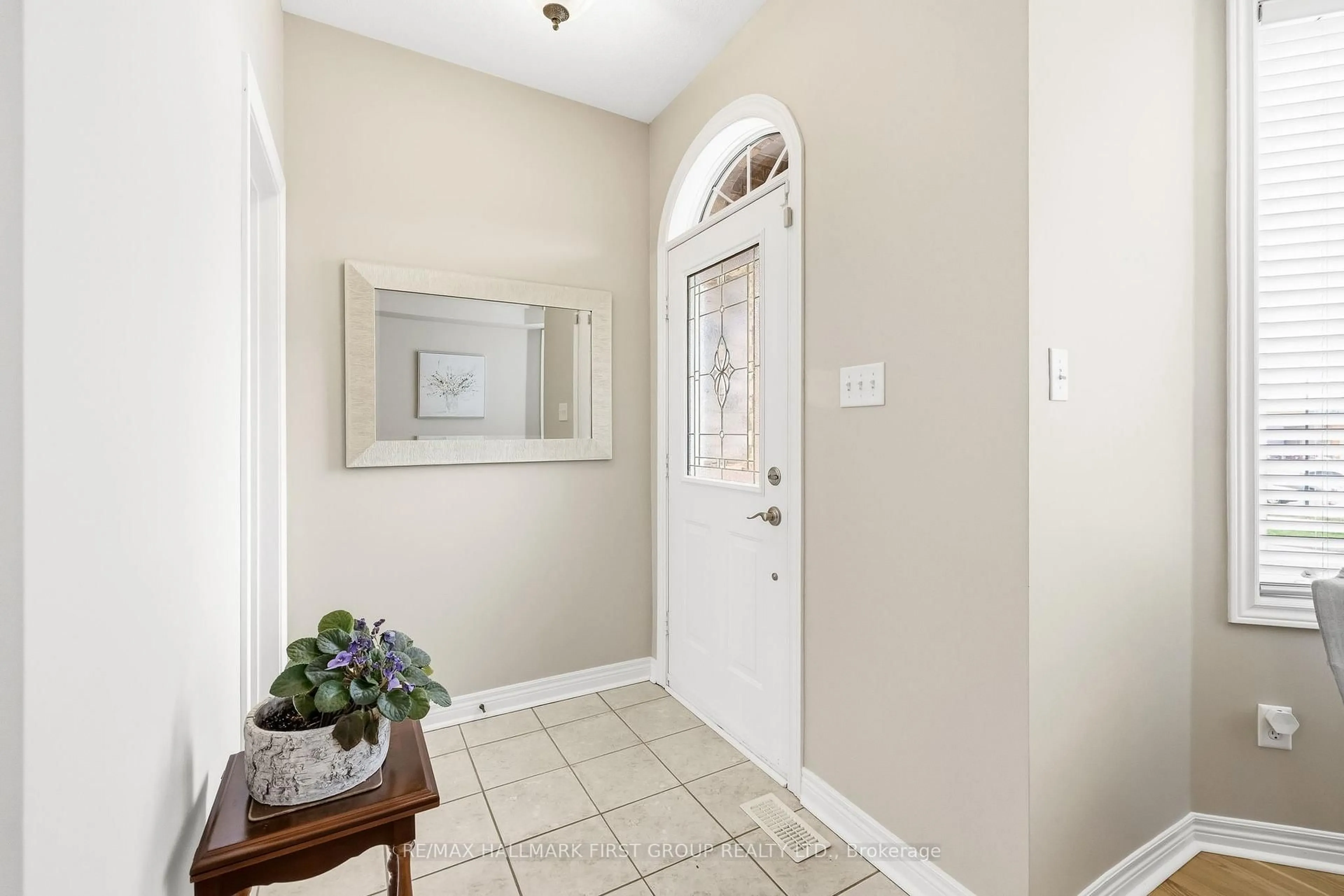 Indoor entryway for 116 Riverlands Ave, Markham Ontario L6B 1B6