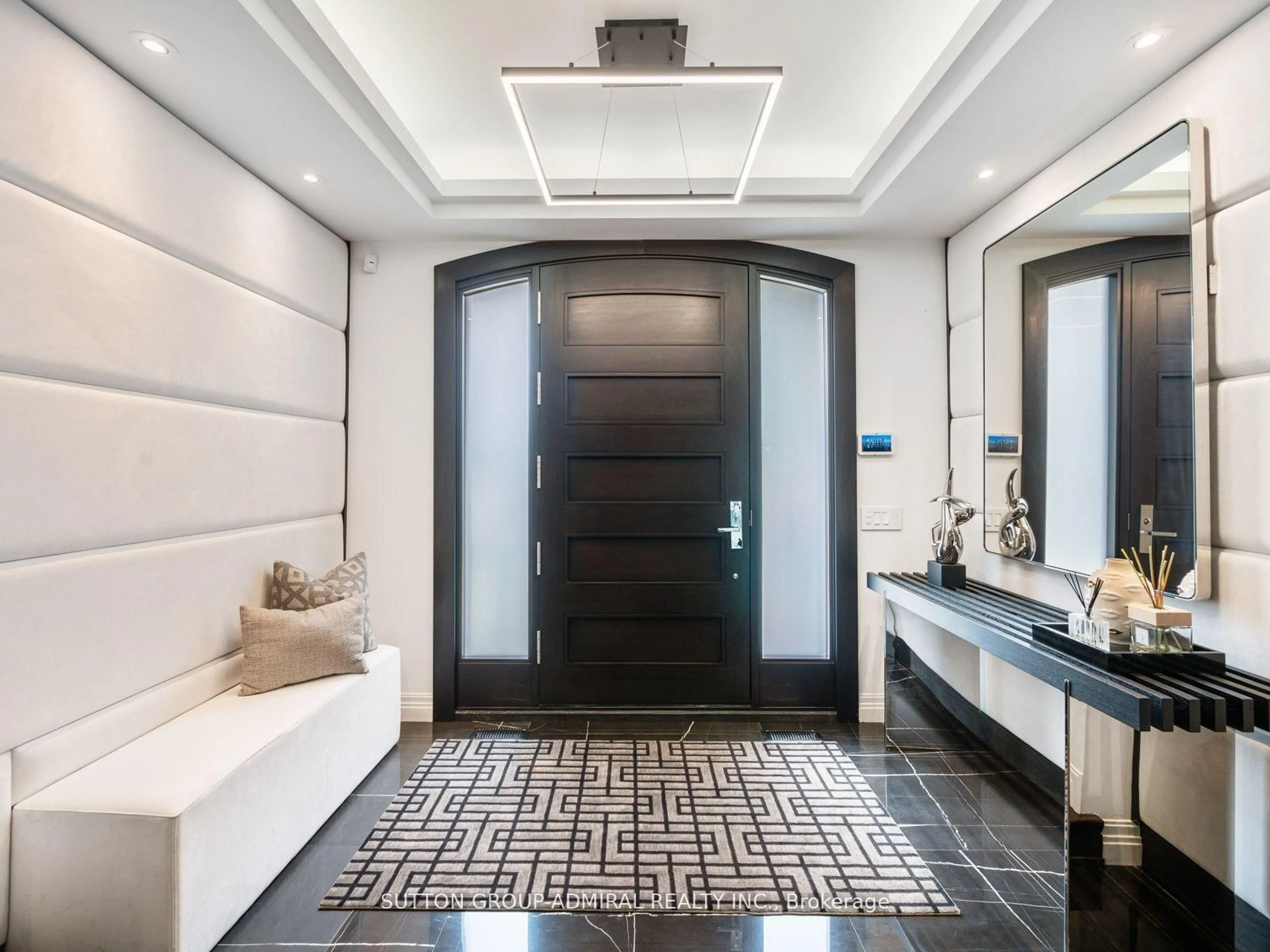 Indoor entryway for 50 Renaissance Crt, Vaughan Ontario L4J 7W4