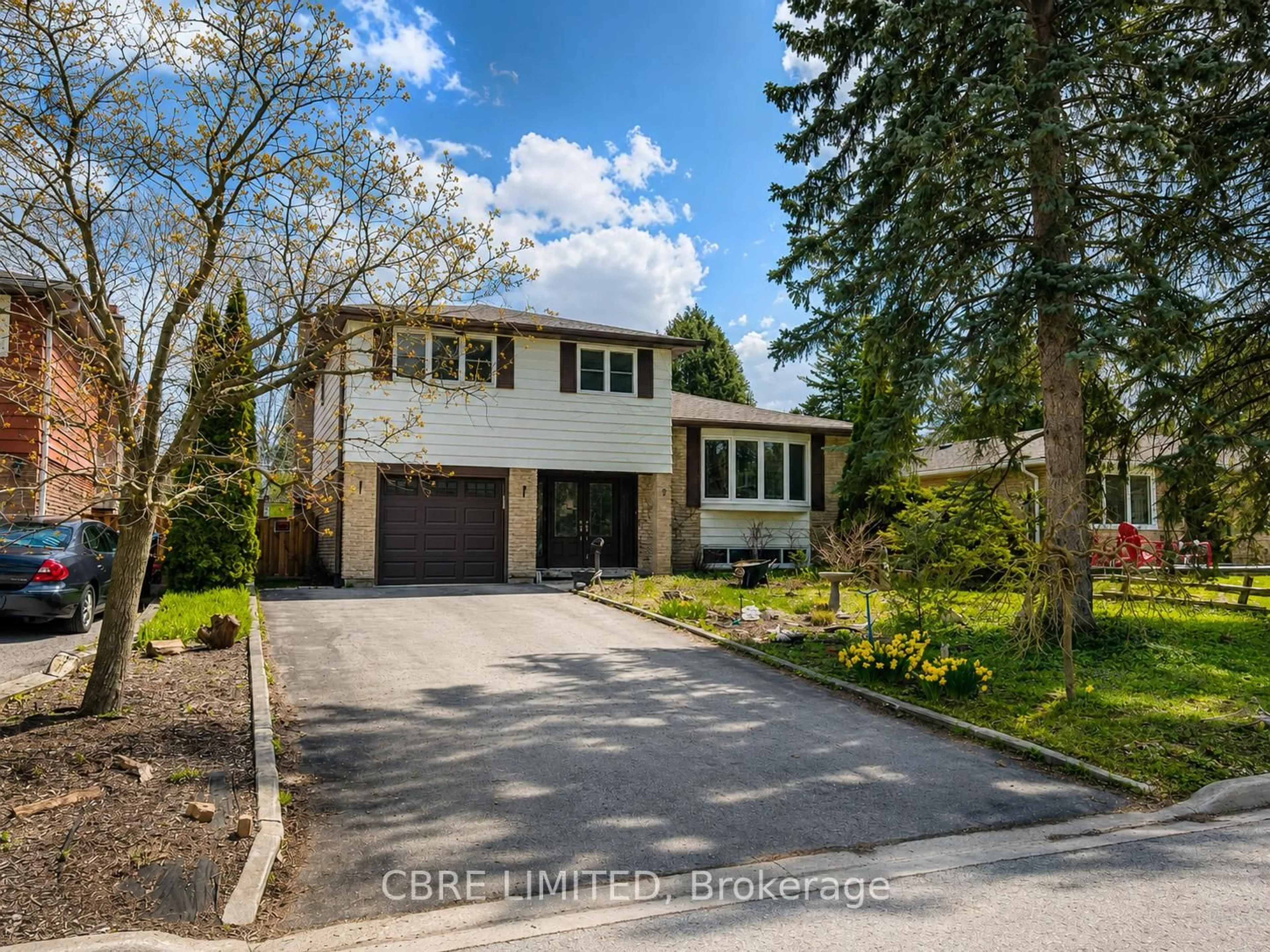 Home with brick exterior material, street for 9 Birch Crt, Aurora Ontario L4G 3K1
