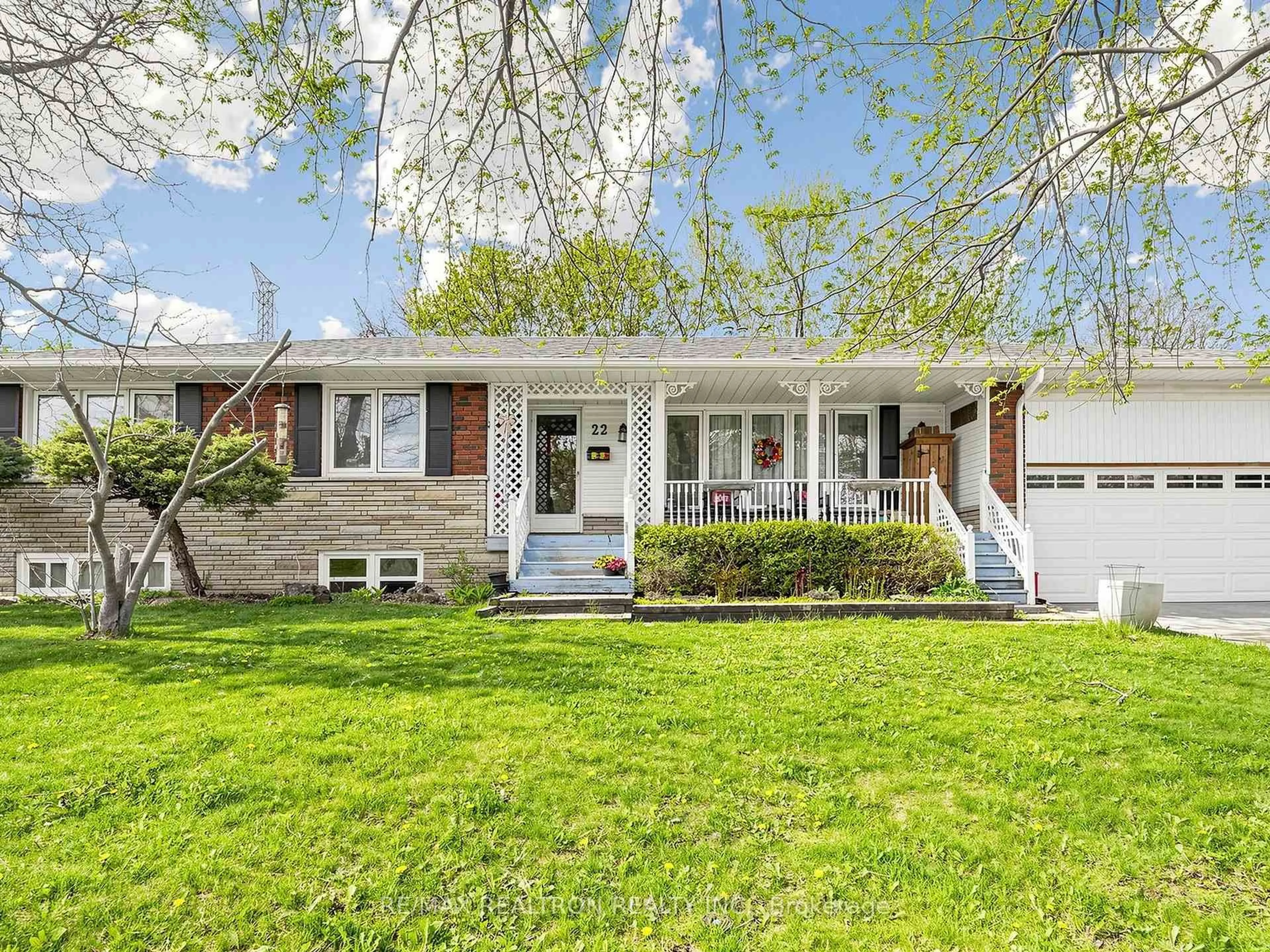 Home with vinyl exterior material, street for 22 Longbridge Rd, Vaughan Ontario L4J 1L5