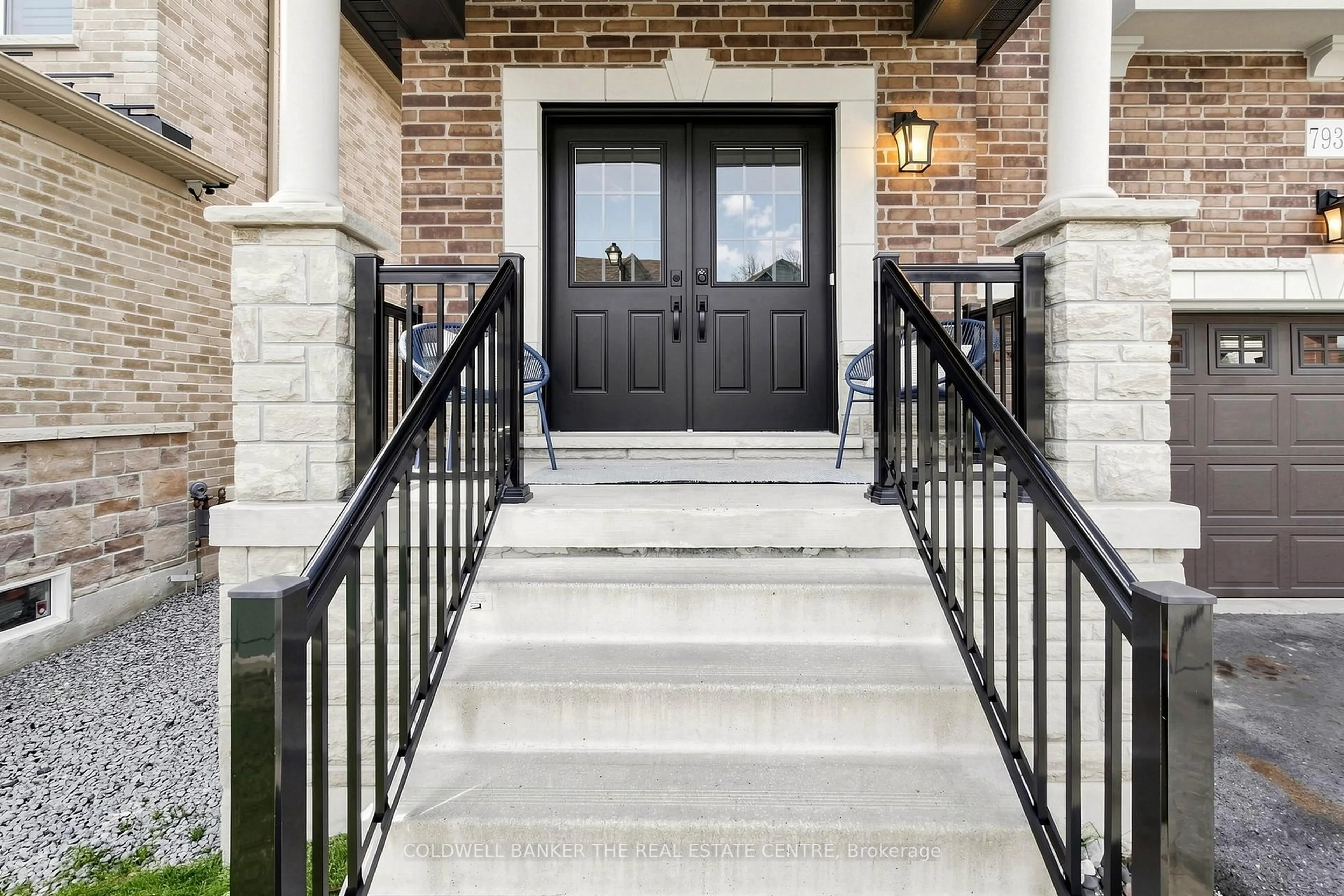 Indoor entryway for 793 Prest Way, Newmarket Ontario L3X 0J7