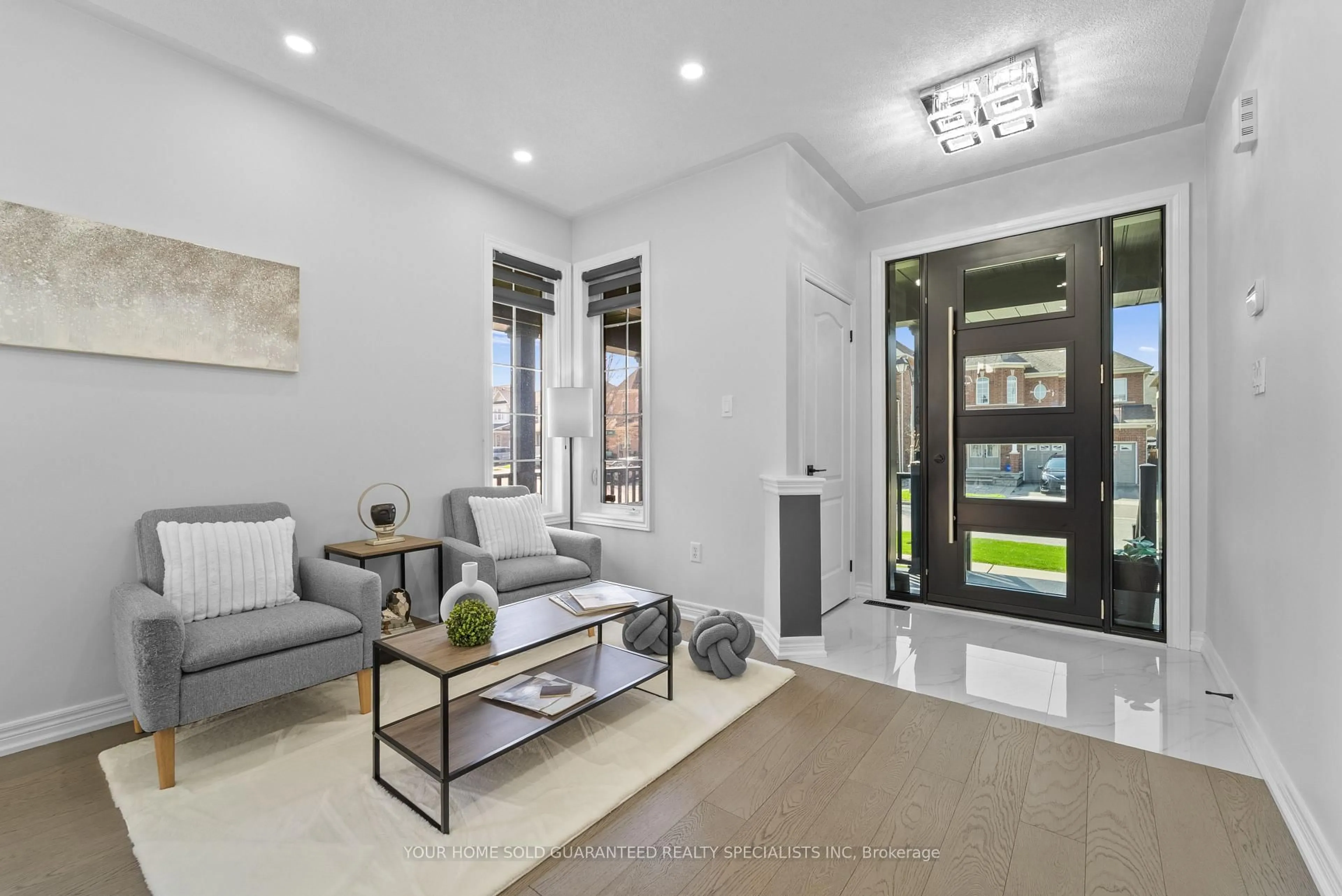 Indoor entryway for 37 Mantle Ave, Whitchurch-Stouffville Ontario L4A 0M7