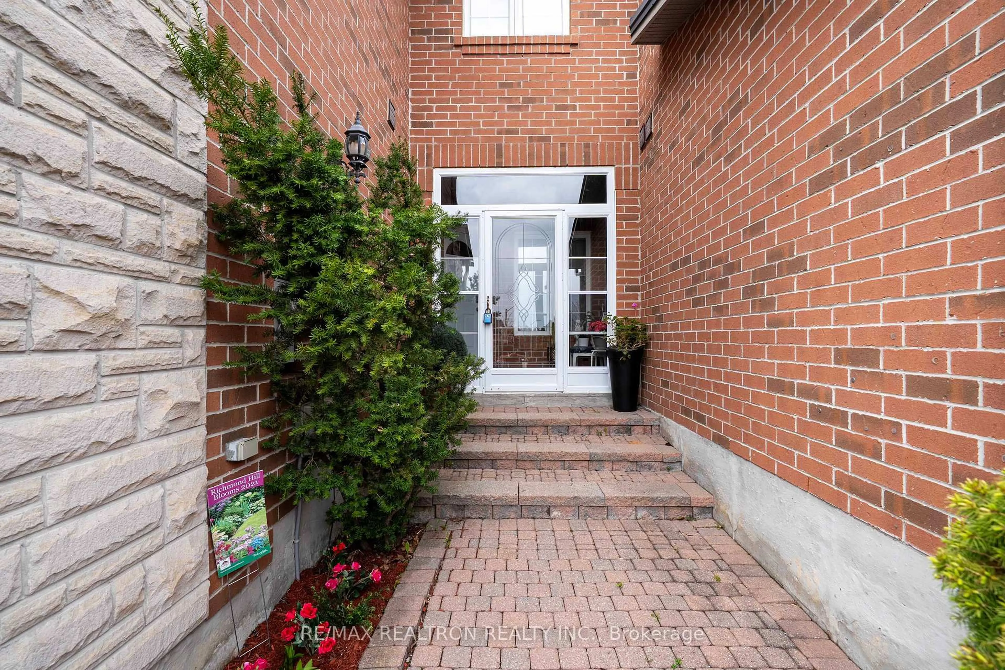Unknown for 36 Edgemont Crt, Richmond Hill Ontario L4S 2H8