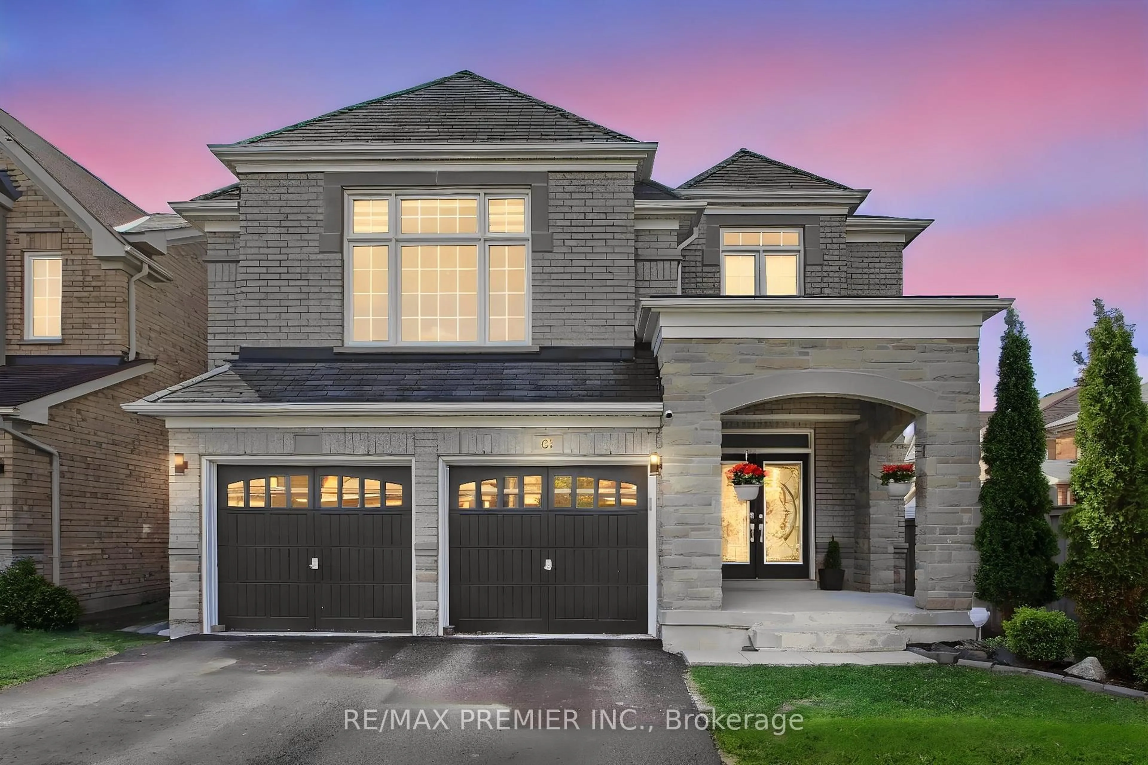 Home with brick exterior material, street for 61 Tigertail Cres, Bradford West Gwillimbury Ontario L3Z 0M3