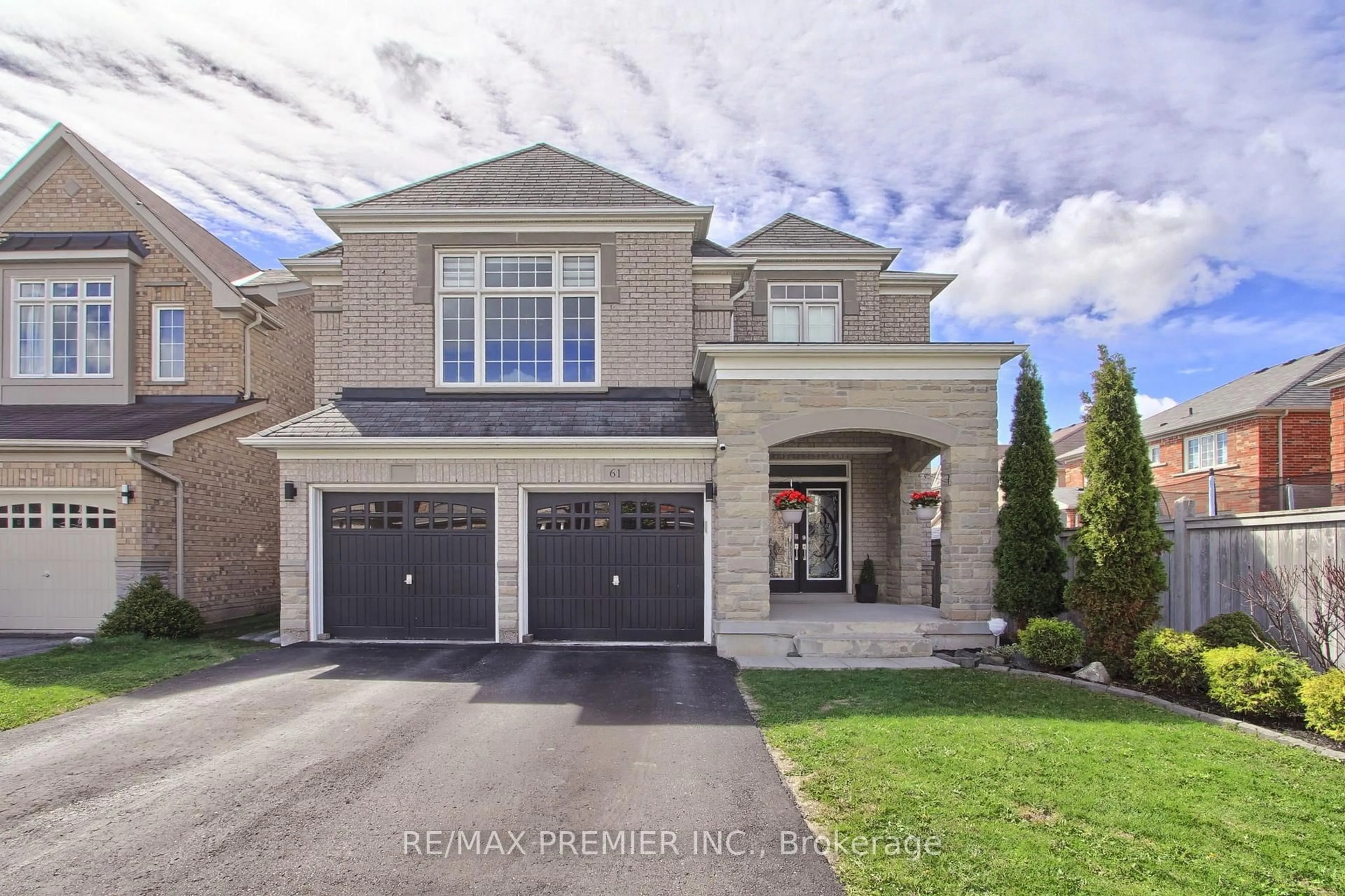 Home with brick exterior material, street for 61 Tigertail Cres, Bradford West Gwillimbury Ontario L3Z 0M3