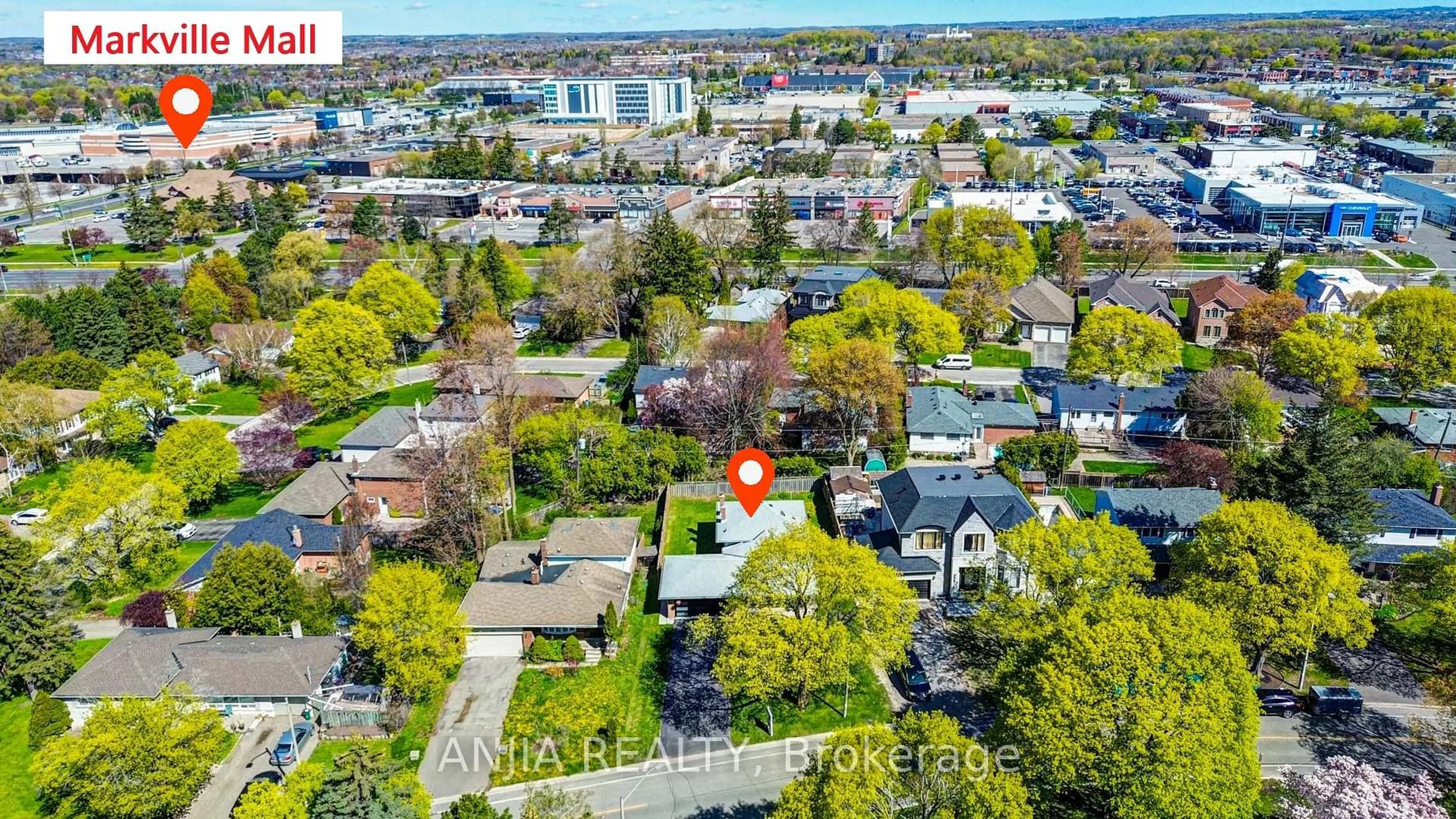 A pic from outside/outdoor area/front of a property/back of a property/a pic from drone, street for 80 Southdale Dr, Markham Ontario L3P 1J8