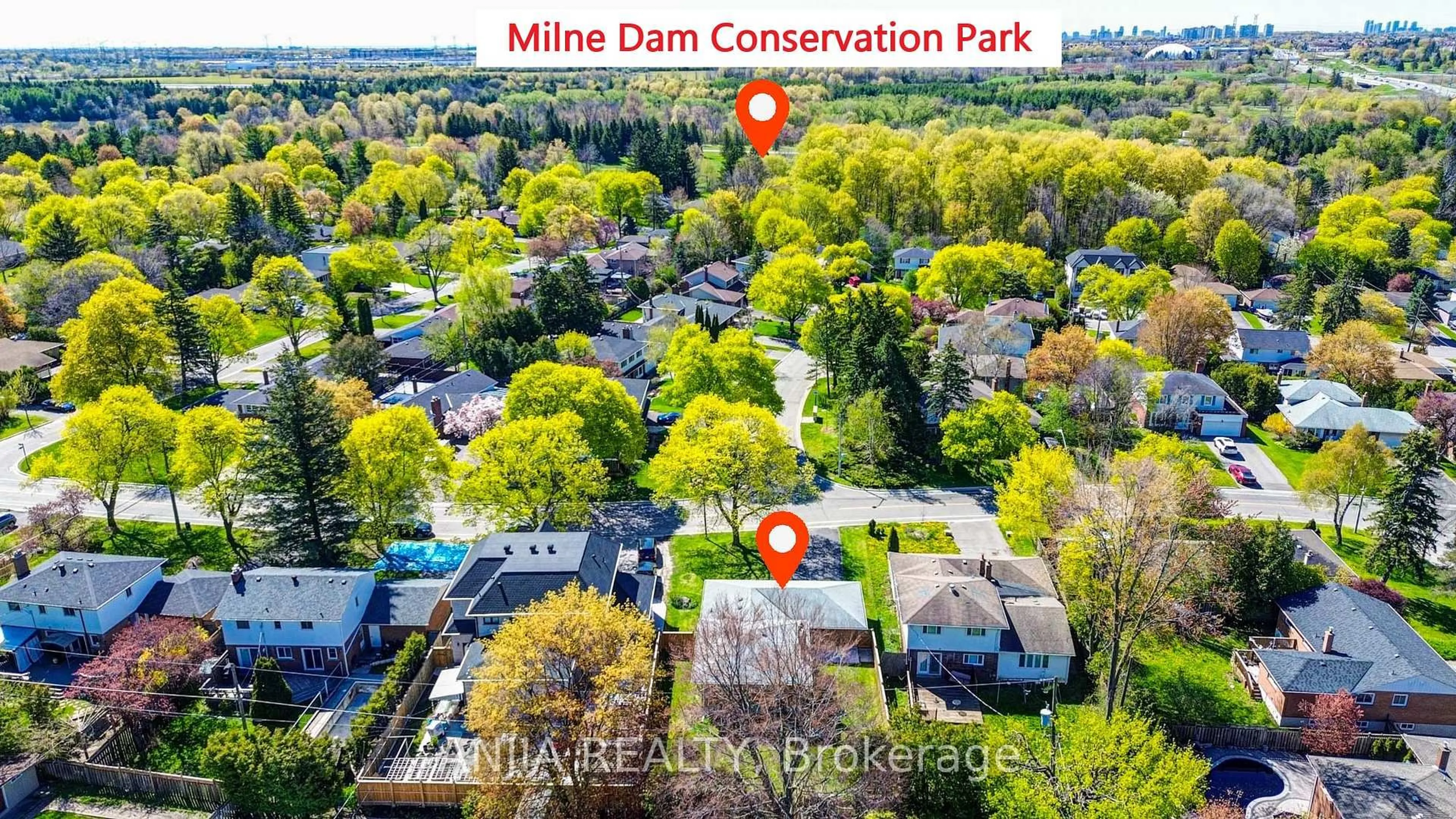 A pic from outside/outdoor area/front of a property/back of a property/a pic from drone, water/lake/river/ocean view for 80 Southdale Dr, Markham Ontario L3P 1J8