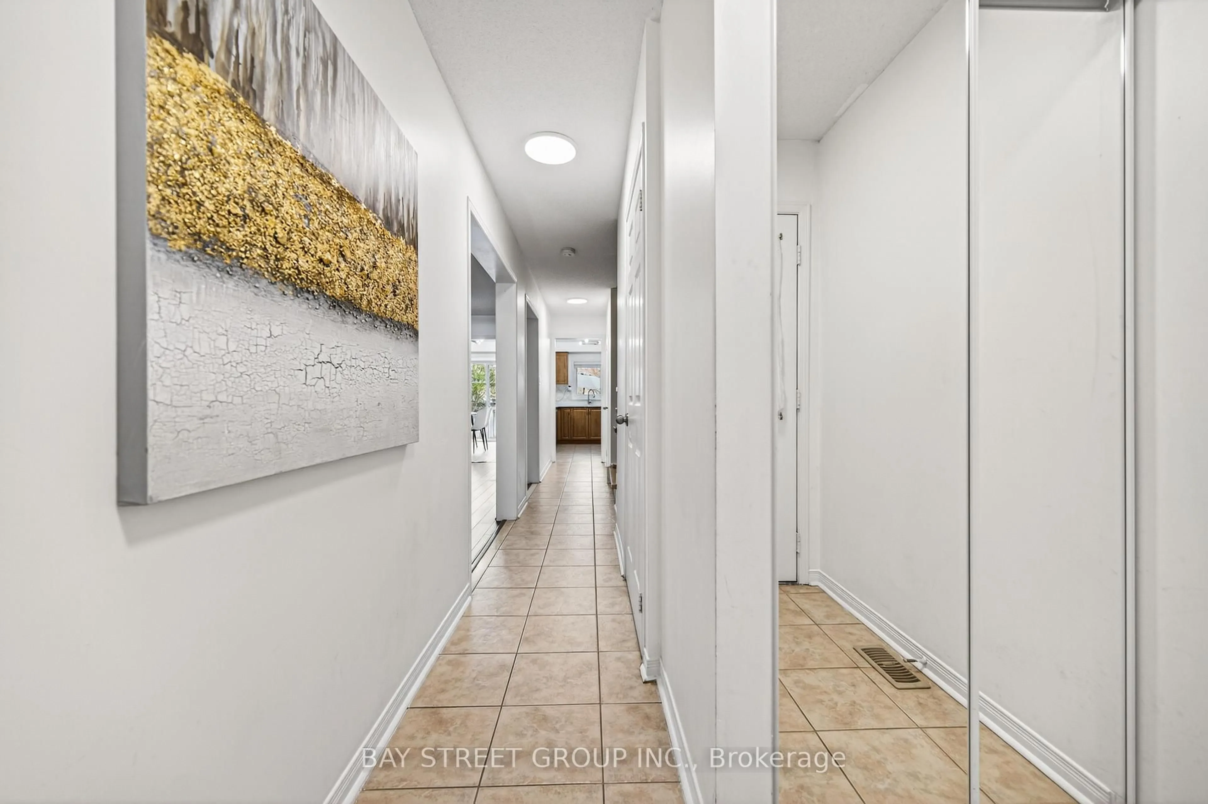 Indoor entryway for 127 Guinevere Rd, Markham Ontario L3S 4V1
