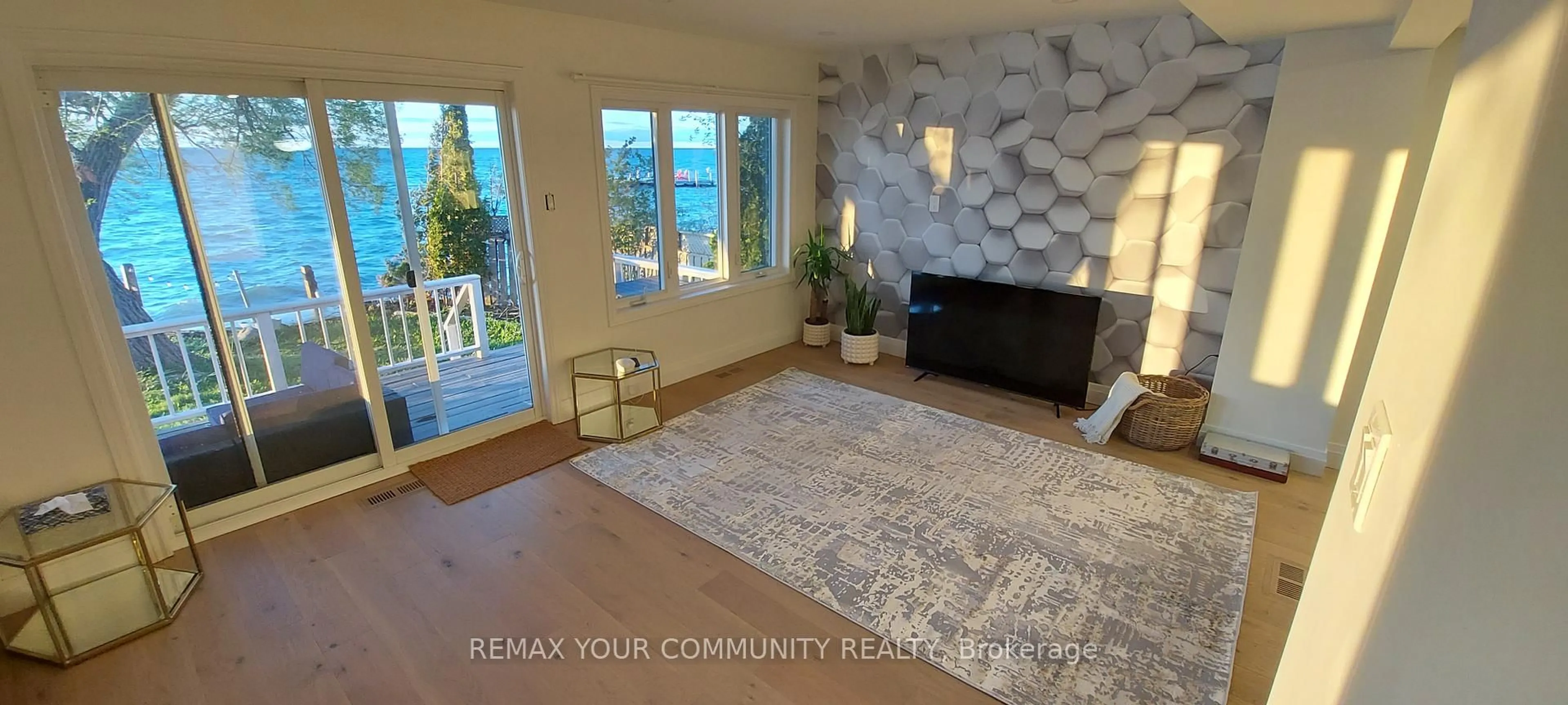 A pic of a room for 228 Lake Dr, Georgina Ontario L4P 3E9