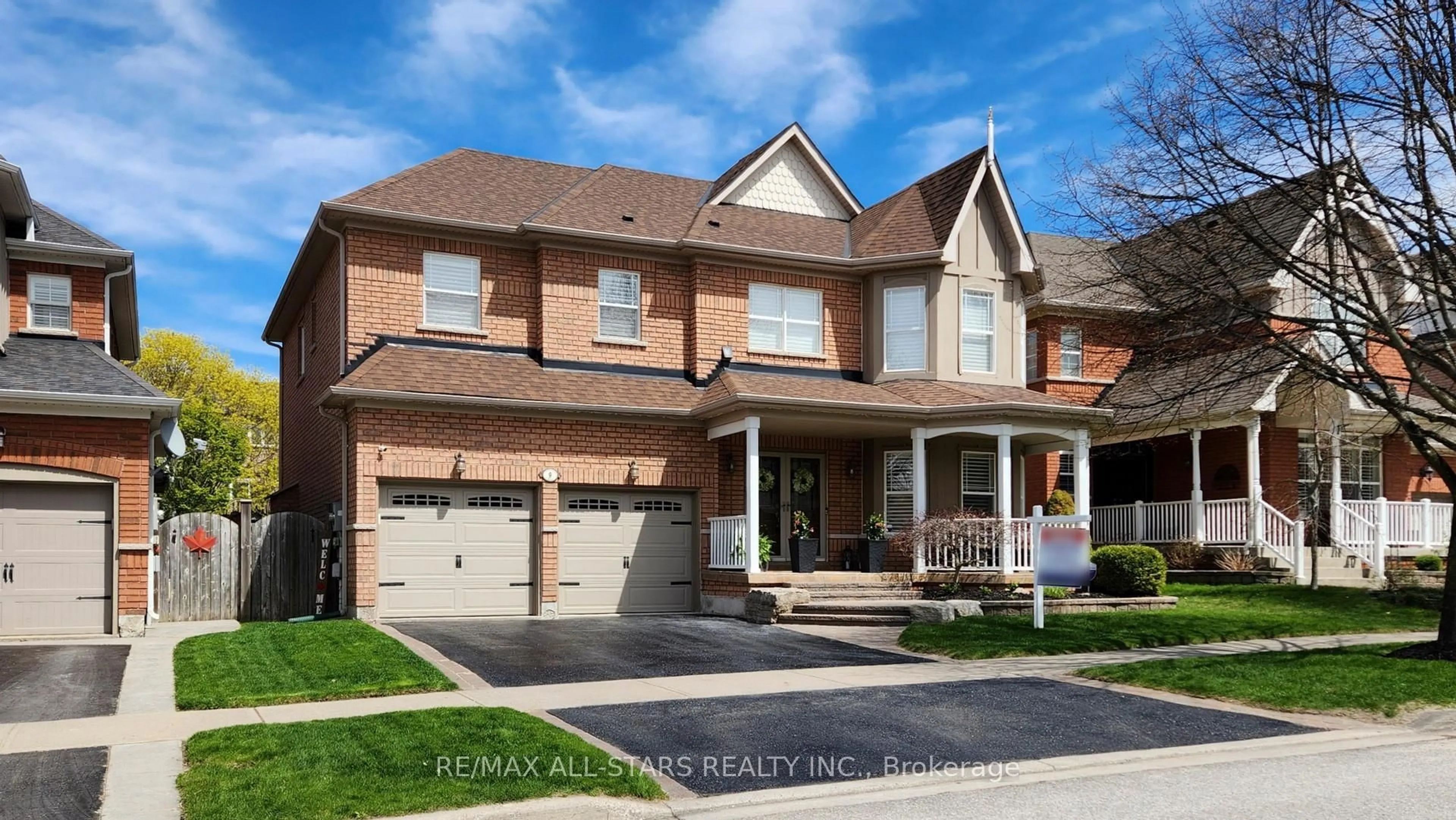 Home with brick exterior material, street for 9 Confederation Lane, Uxbridge Ontario L9P 1Z4