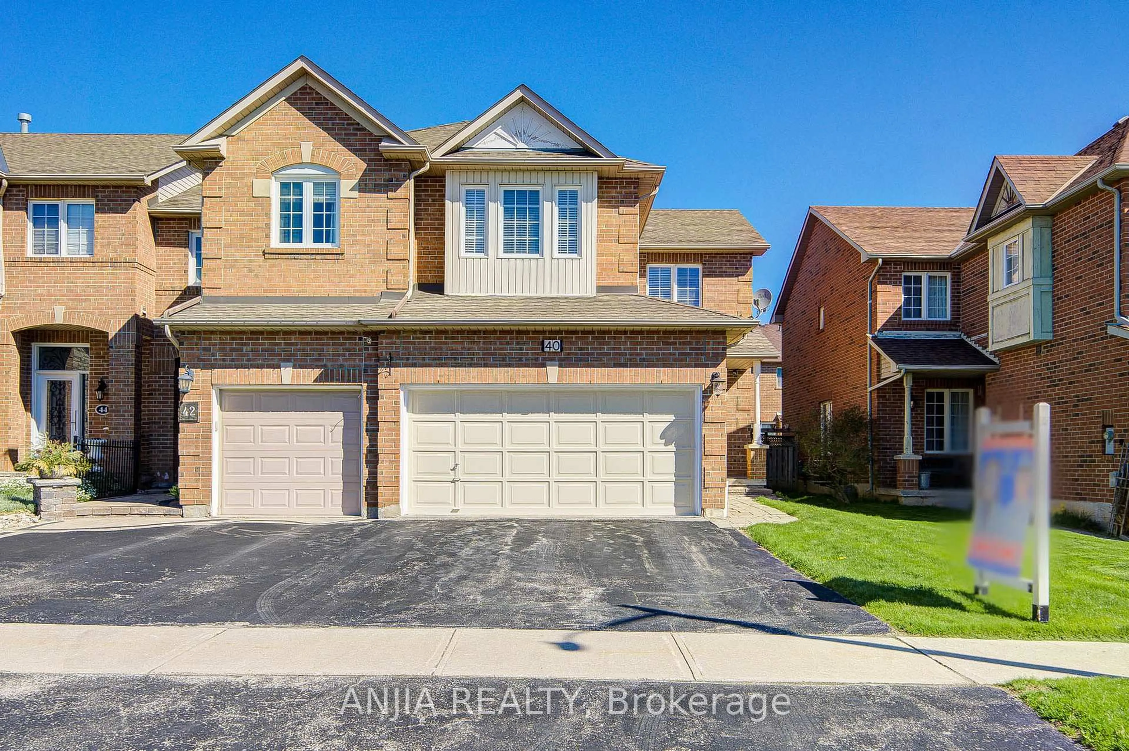 Home with brick exterior material, street for 40 Nottingham Dr, Richmond Hill Ontario L4S 1Z6