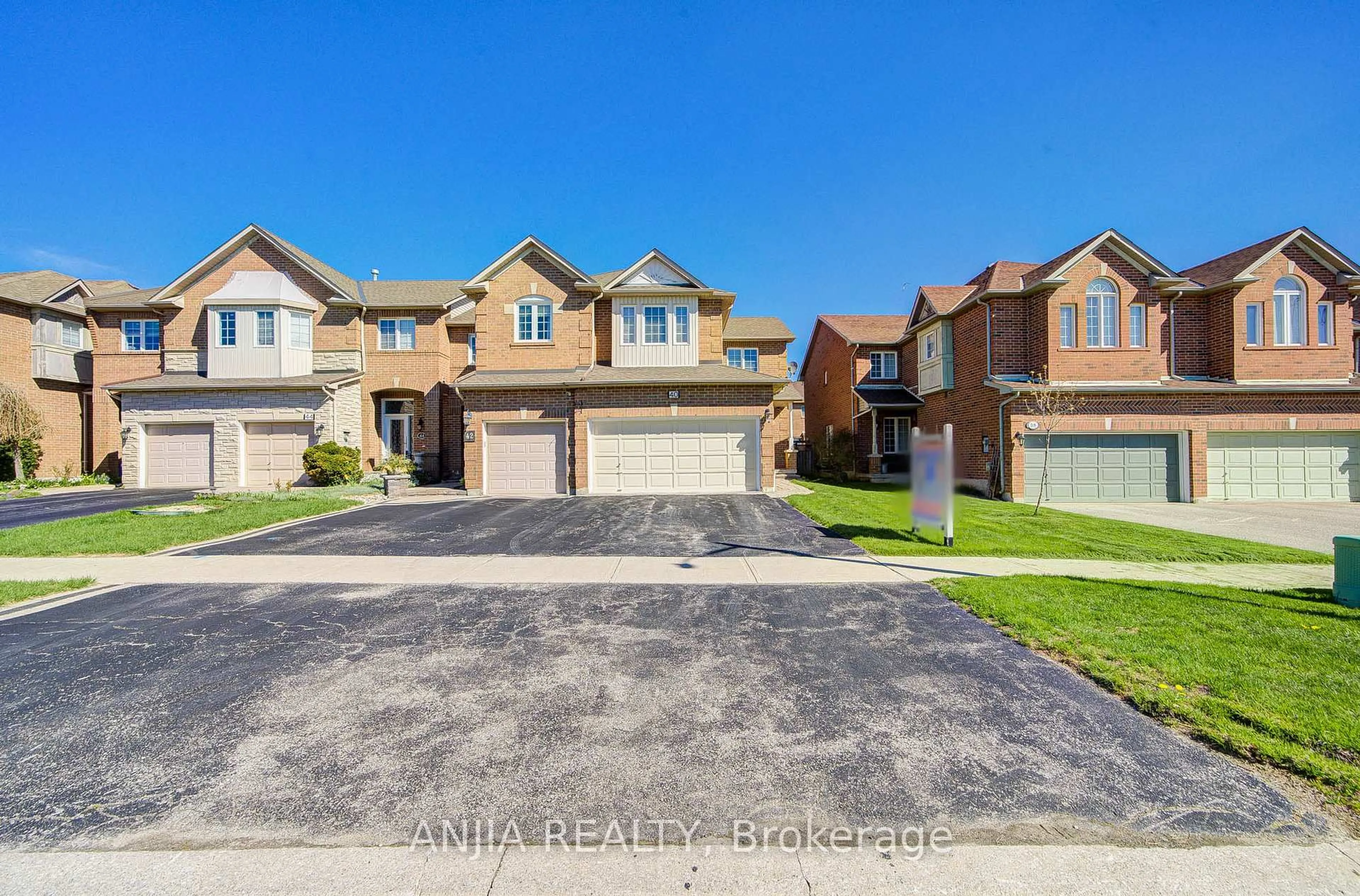 Home with brick exterior material, street for 40 Nottingham Dr, Richmond Hill Ontario L4S 1Z6