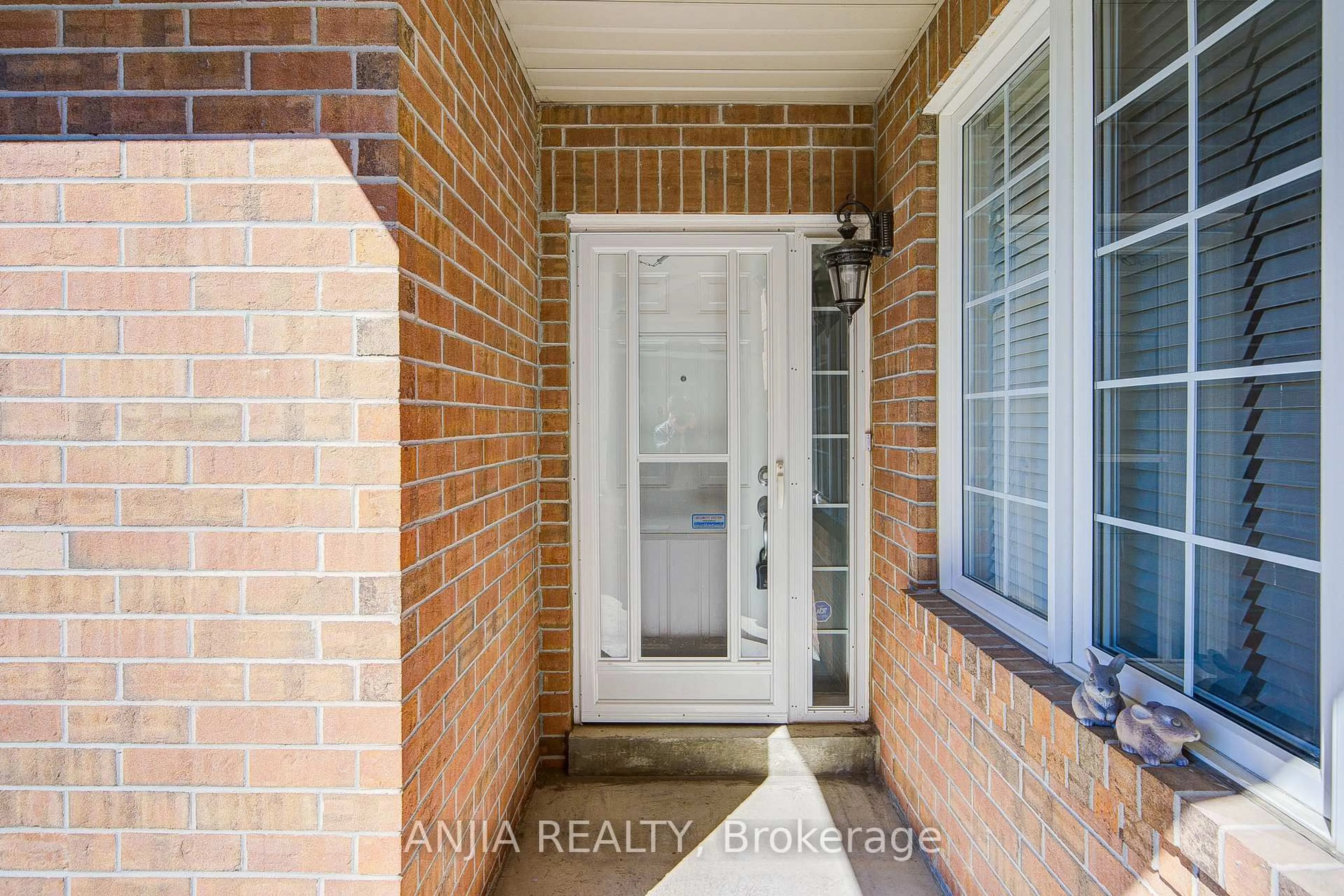 Indoor entryway for 40 Nottingham Dr, Richmond Hill Ontario L4S 1Z6