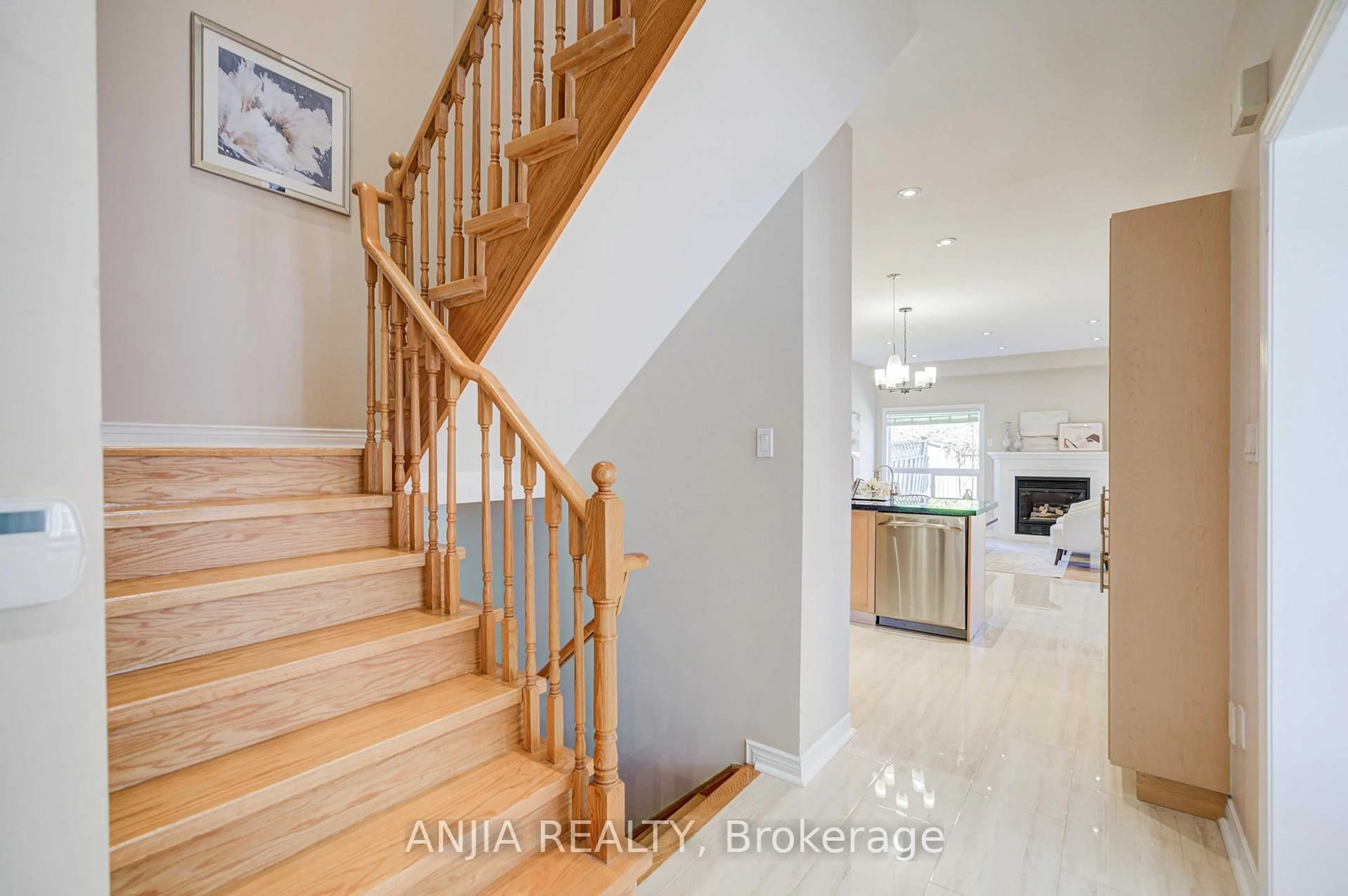 Stairs for 40 Nottingham Dr, Richmond Hill Ontario L4S 1Z6