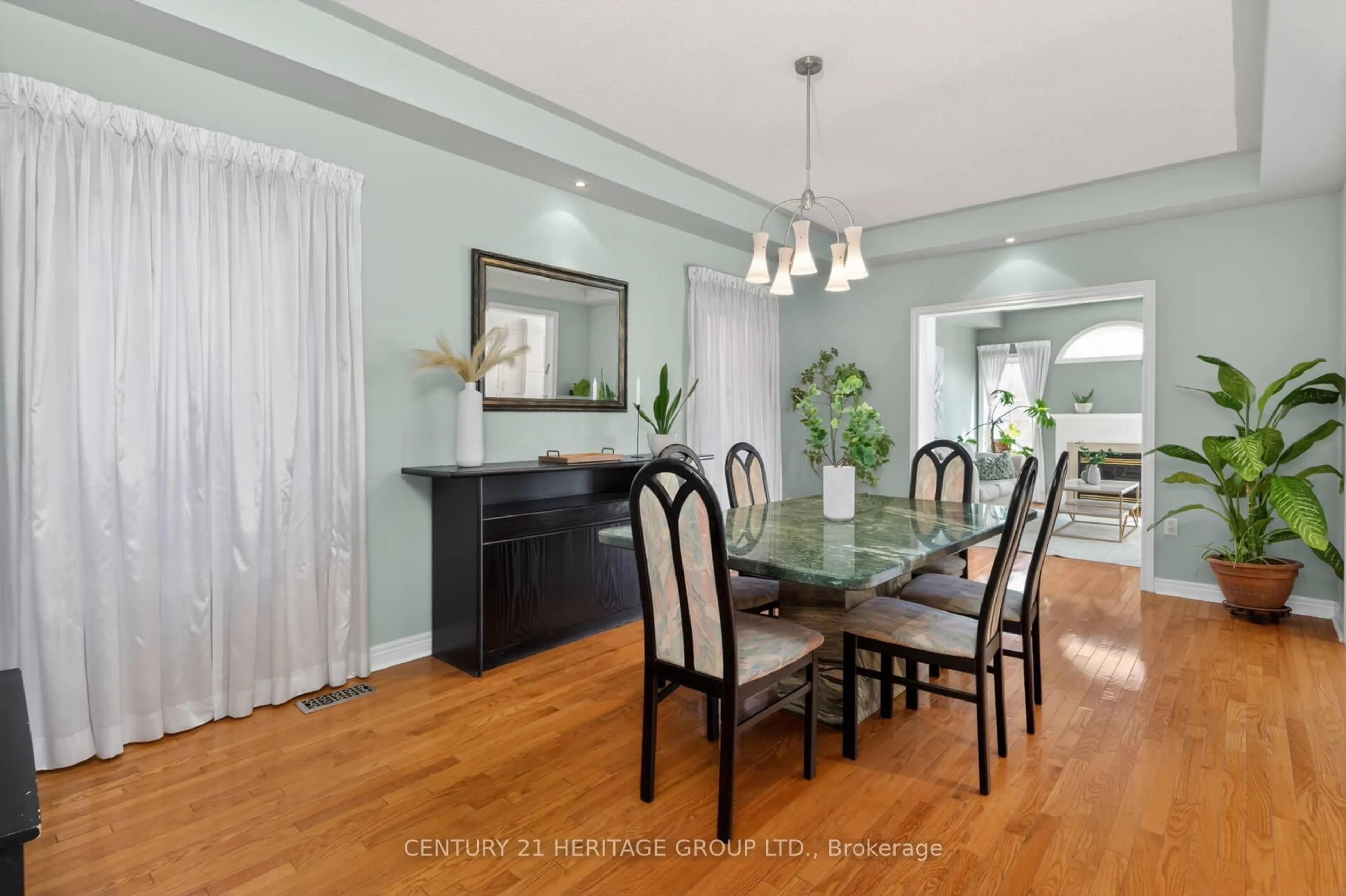 Dining room, unknown for 335 Bathurst Glen Dr, Vaughan Ontario L4J 9A3
