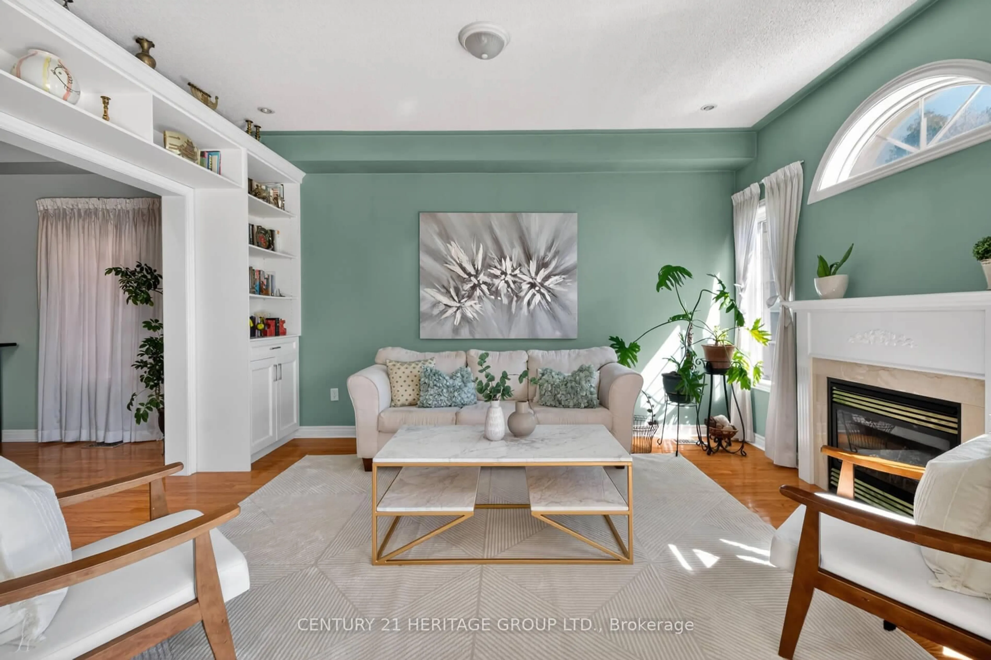 Living room with furniture, unknown for 335 Bathurst Glen Dr, Vaughan Ontario L4J 9A3
