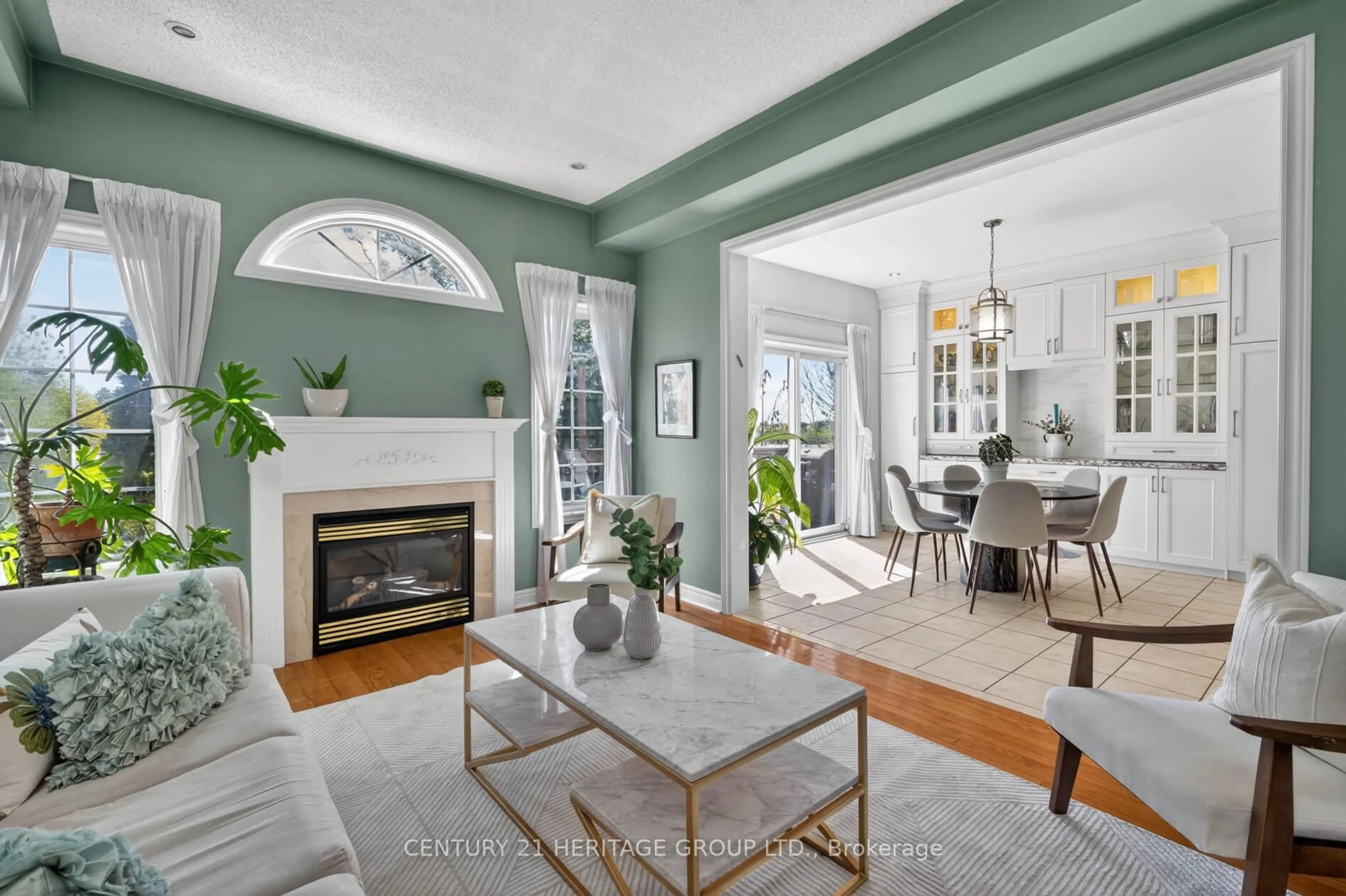 Living room with furniture, unknown for 335 Bathurst Glen Dr, Vaughan Ontario L4J 9A3