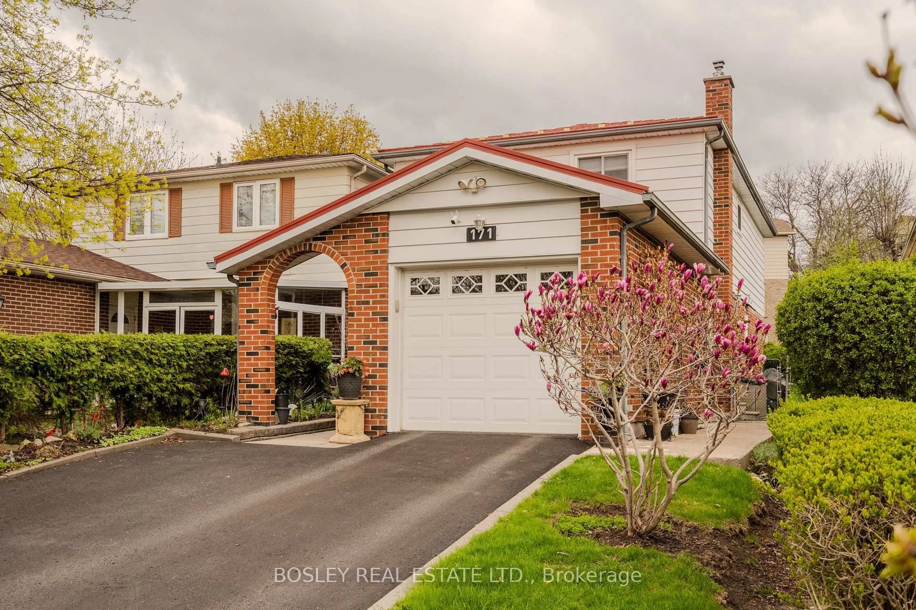 Home with brick exterior material, street for 171 Simonston Blvd, Markham Ontario L3T 4M1