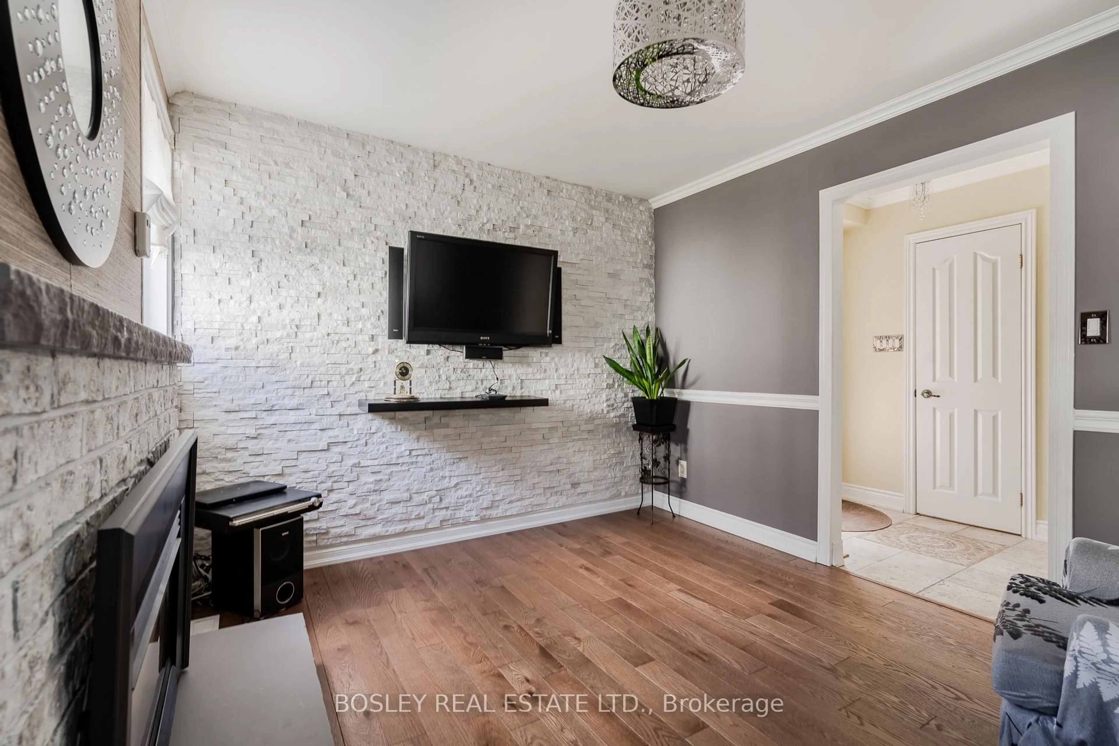 Home theater for 171 Simonston Blvd, Markham Ontario L3T 4M1