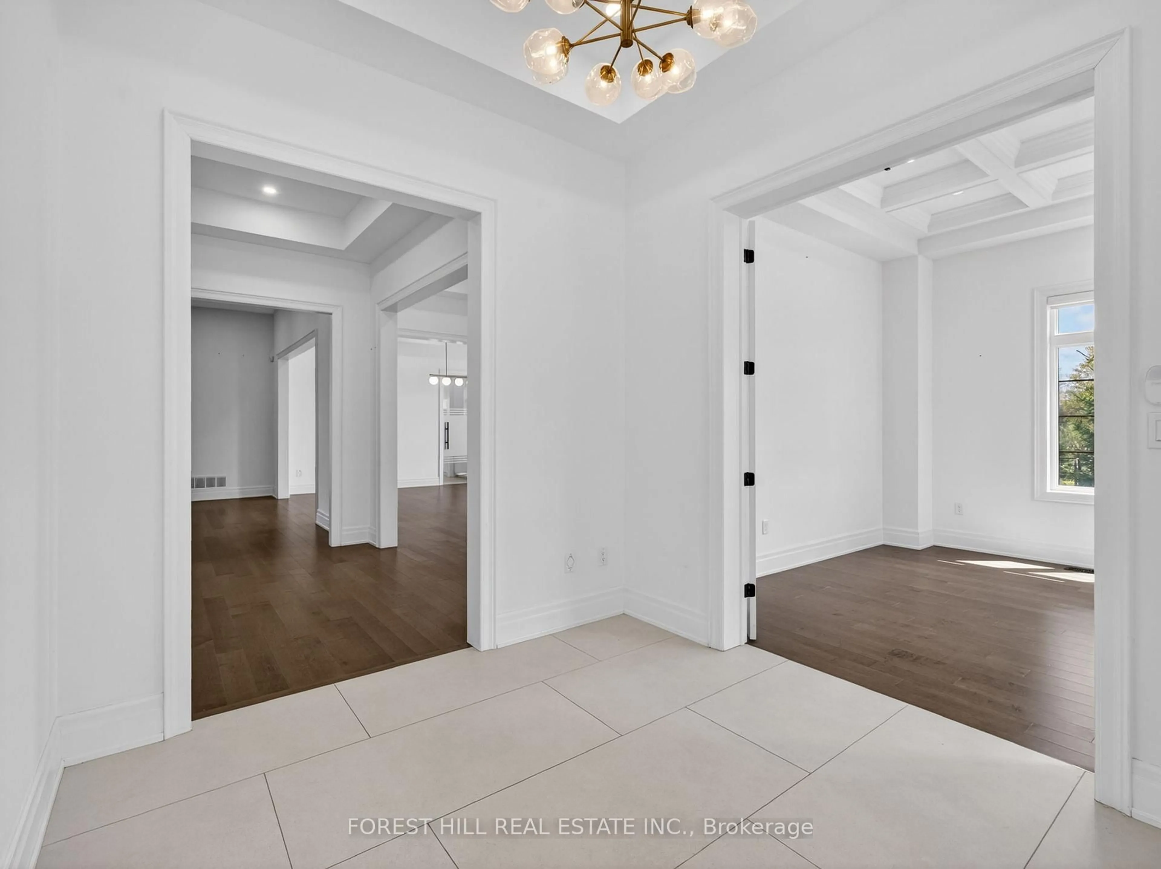 Indoor entryway for 41 Elmers Lane, King Ontario L7B 1E6