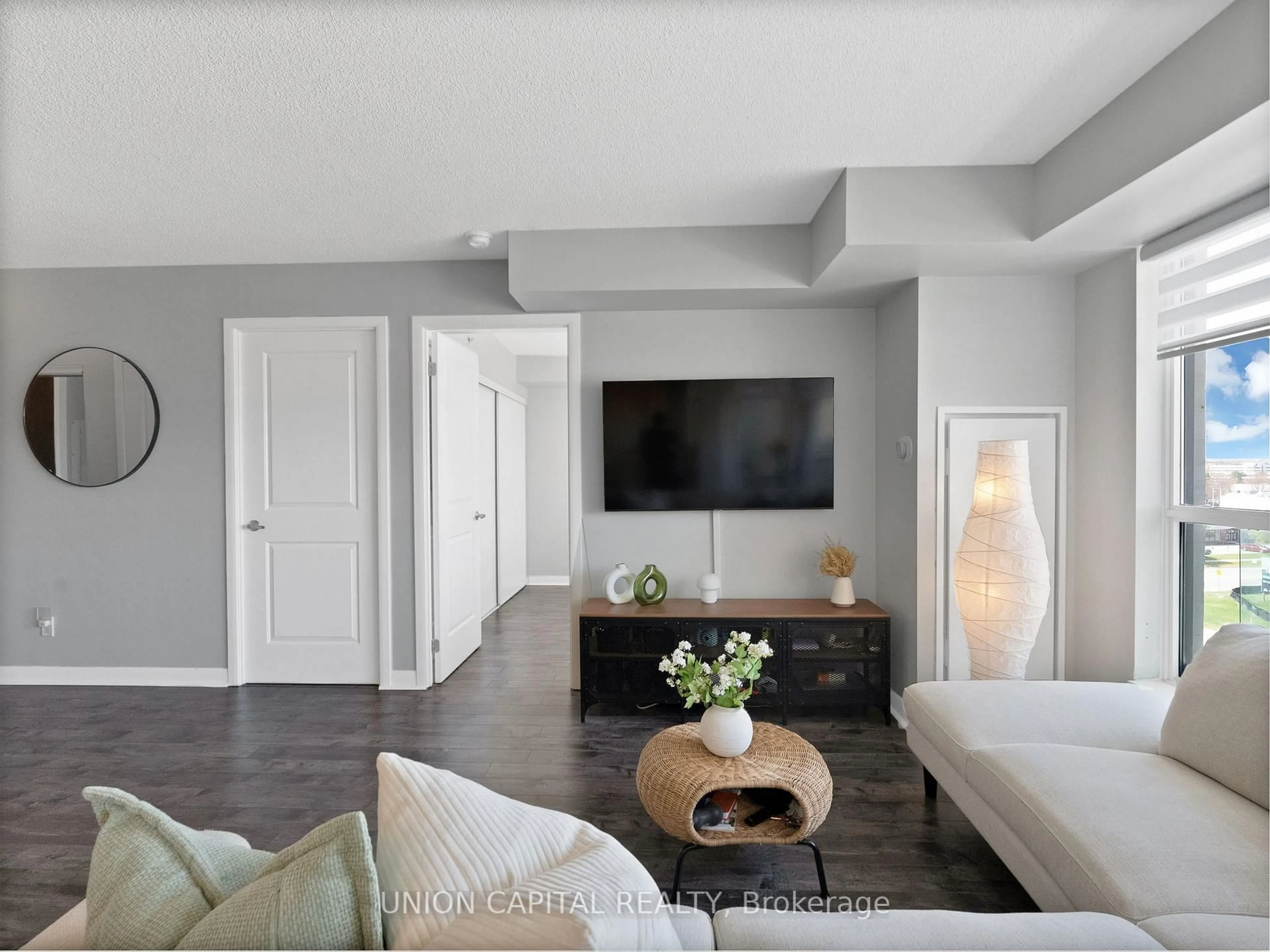 Living room with furniture, unknown for 75 Norman Bethune Ave #622, Richmond Hill Ontario L4B 0B6
