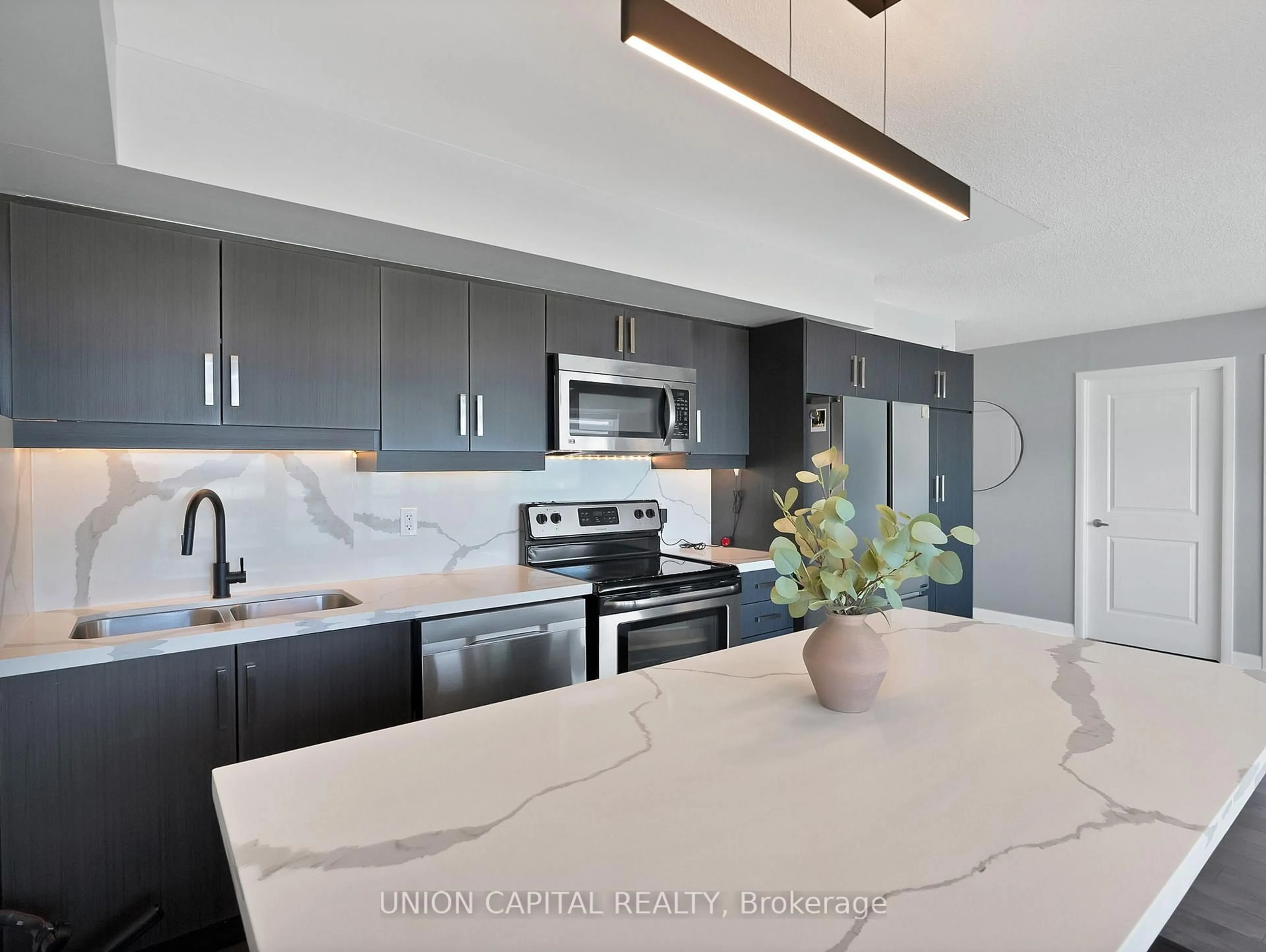 Contemporary kitchen, ceramic/tile floor for 75 Norman Bethune Ave #622, Richmond Hill Ontario L4B 0B6