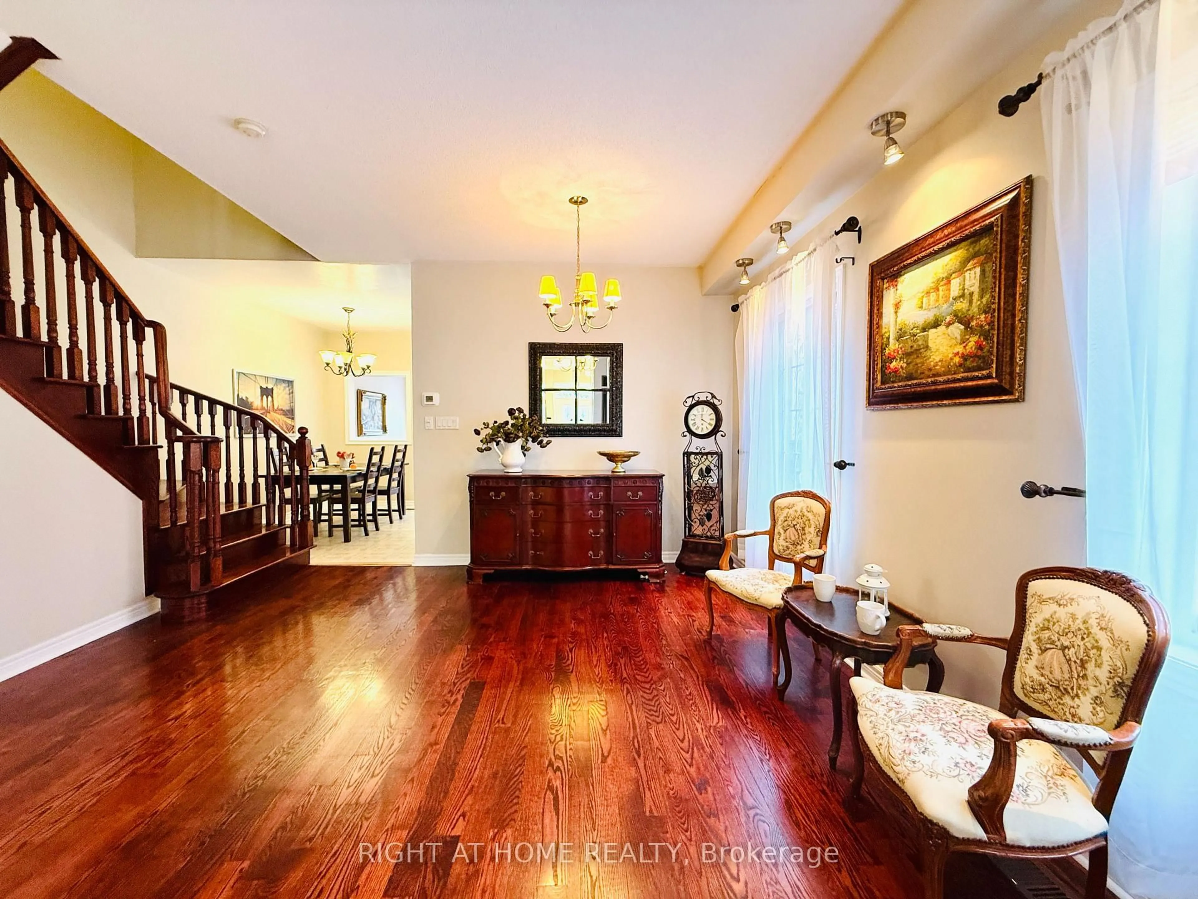 Indoor foyer for 45 Kimono Cres, Richmond Hill Ontario L4S 1X5