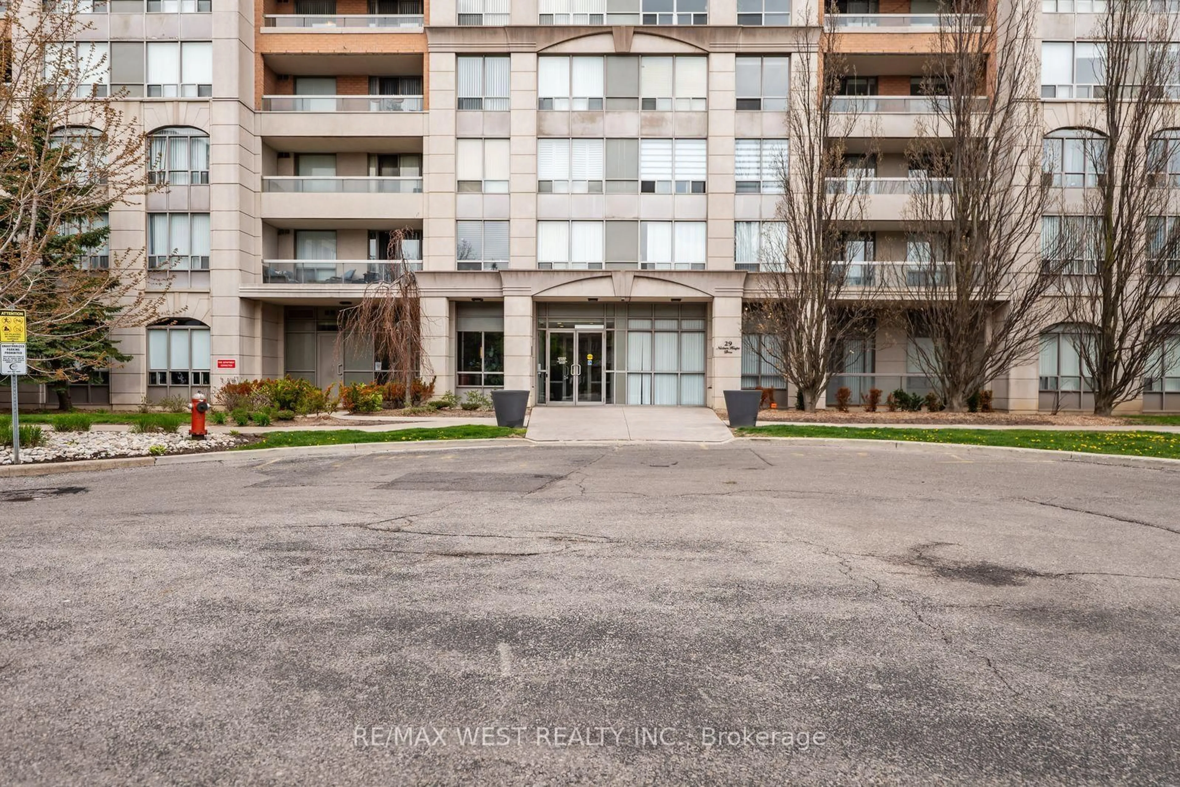 Unknown for 29 Northern Hts Dr #501, Richmond Hill Ontario L4B 4L8