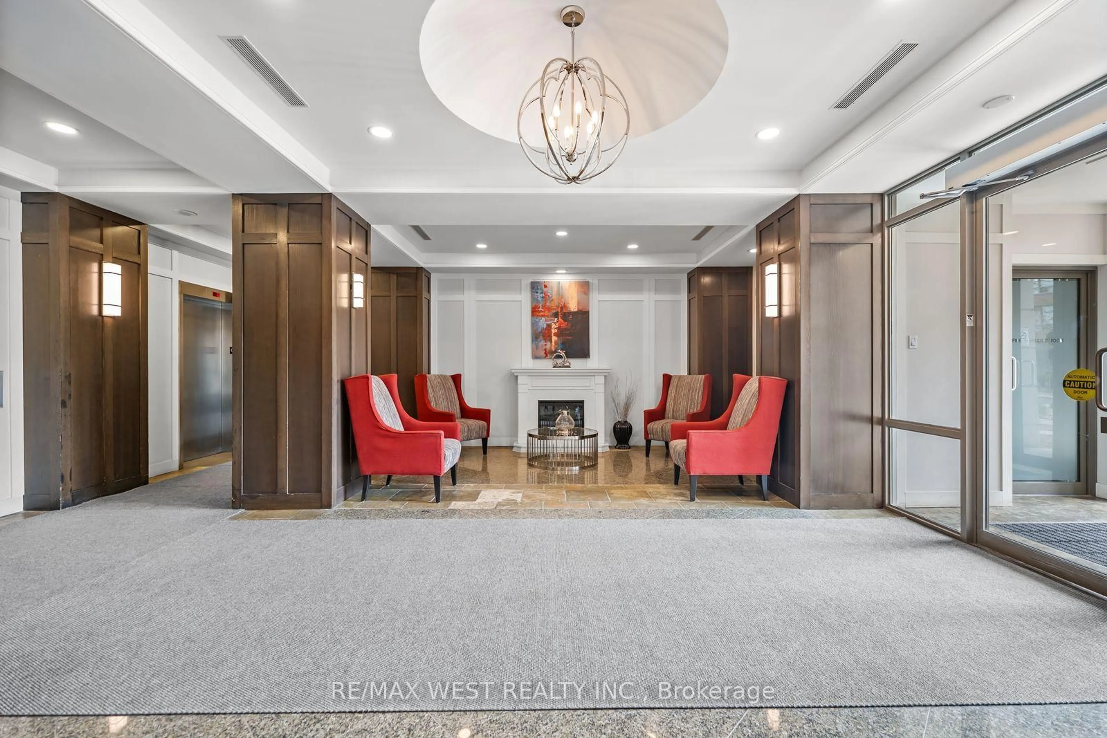 Lobby for 29 Northern Hts Dr #501, Richmond Hill Ontario L4B 4L8