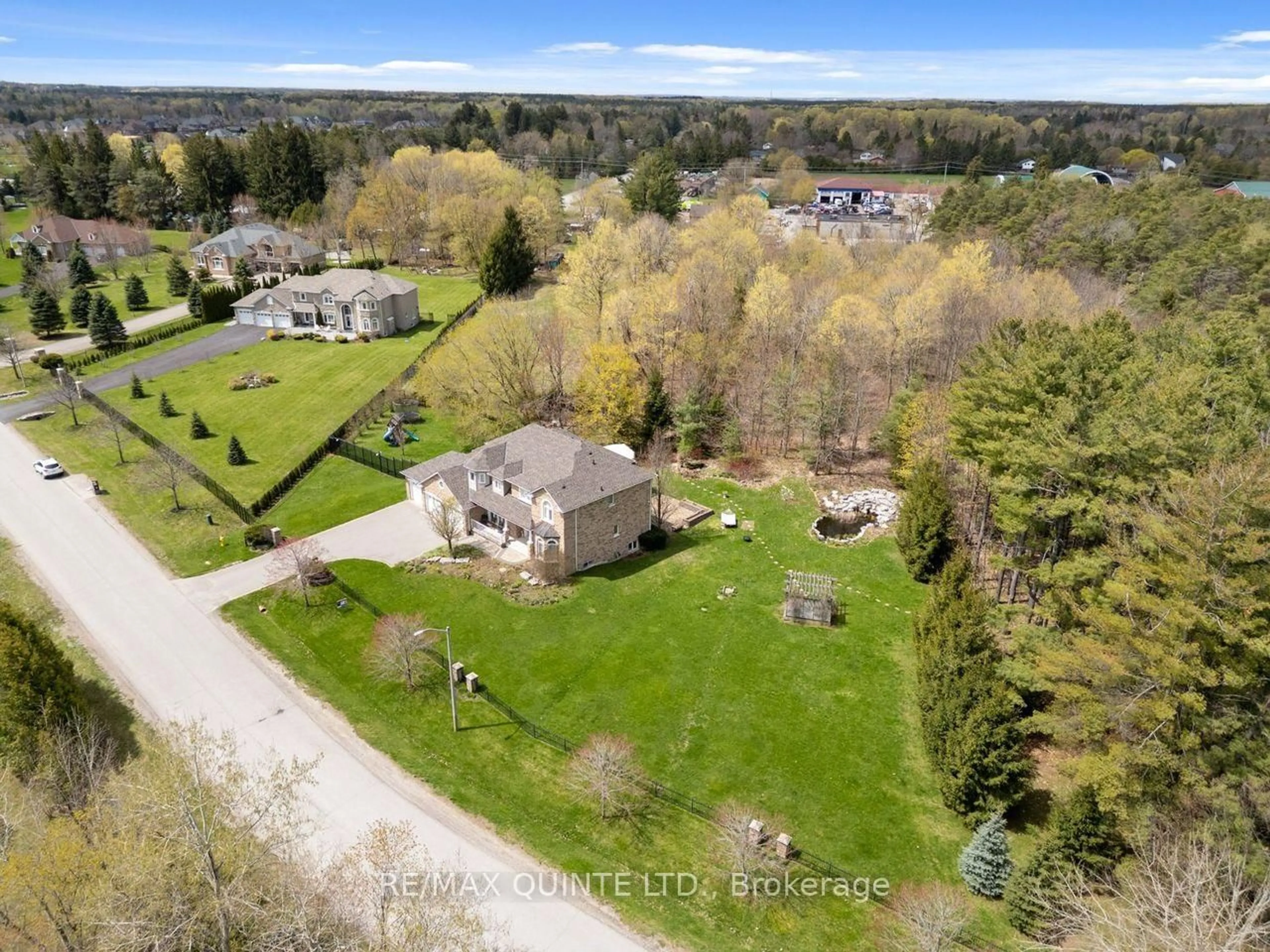 A pic from outside/outdoor area/front of a property/back of a property/a pic from drone, unknown for 2 Treeview Ave, Whitchurch-Stouffville Ontario L4A 1R1