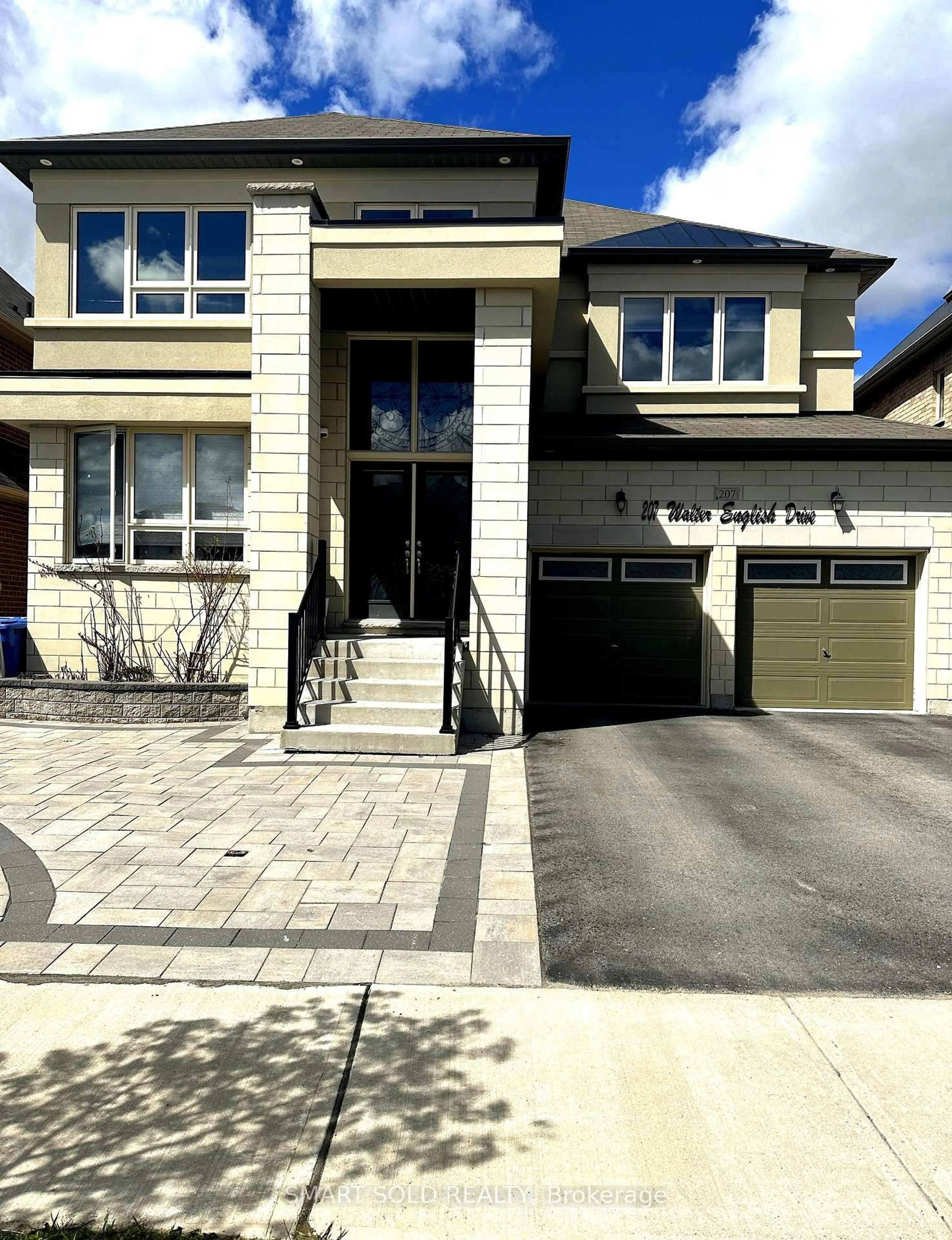 Home with brick exterior material, street for 207 Walter English Dr, East Gwillimbury Ontario L9N 0R8