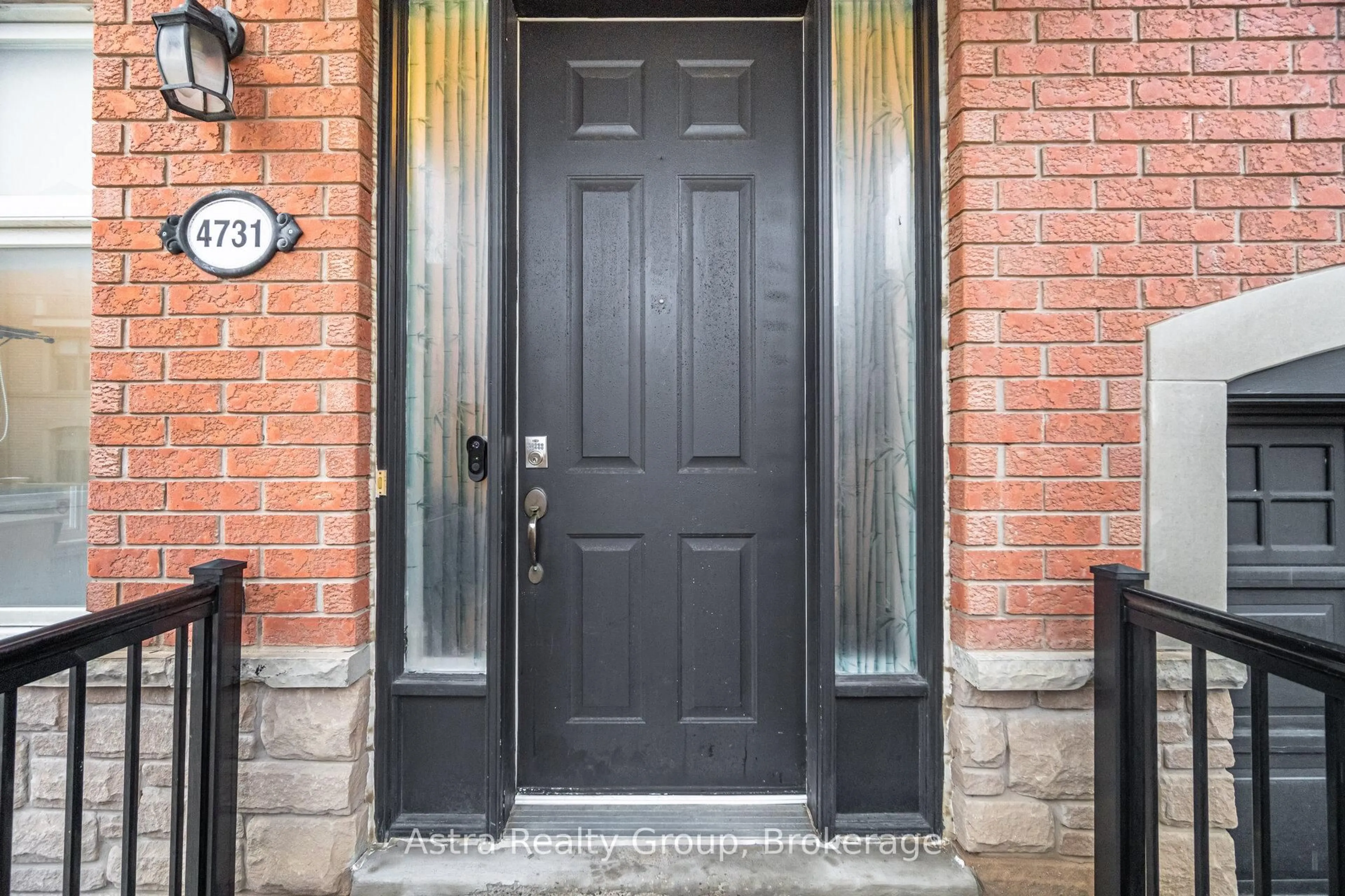 Indoor entryway for 4731 Highway 7, Vaughan Ontario L4L 1S6