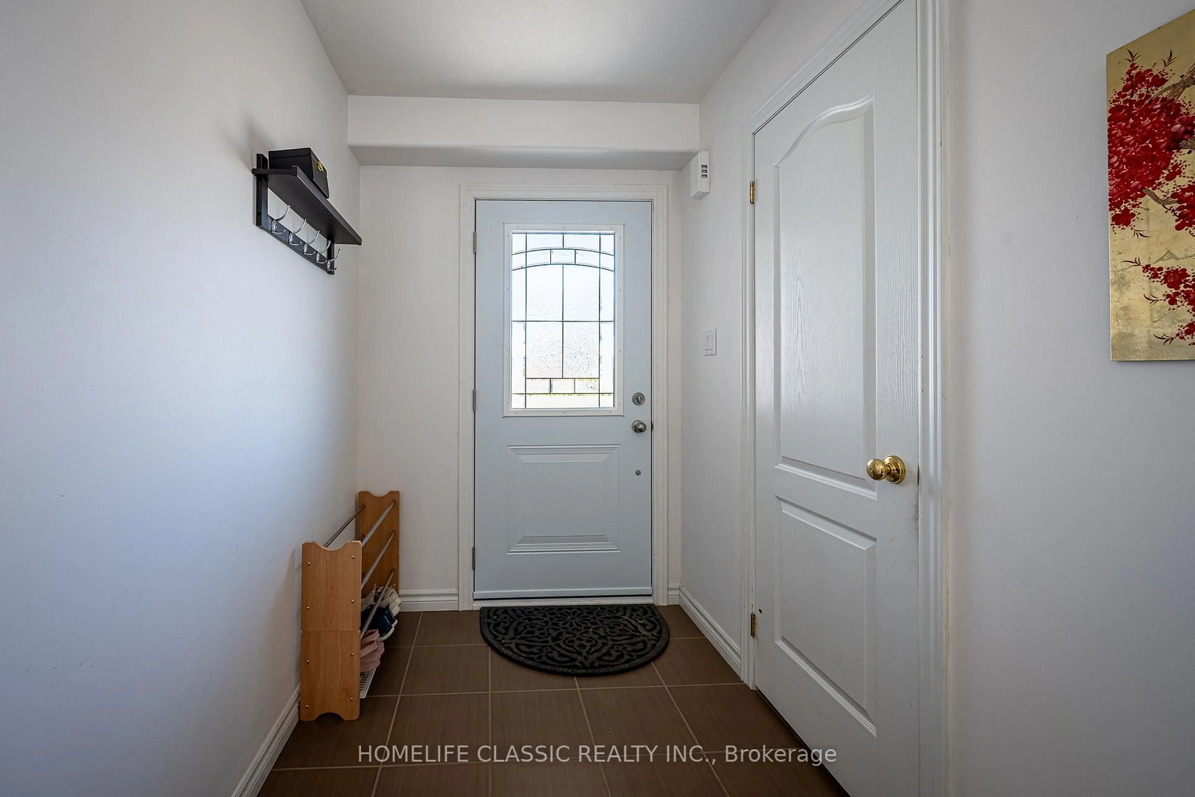 Indoor entryway for 5 IRWIN Cres, New Tecumseth Ontario L9R 0G6
