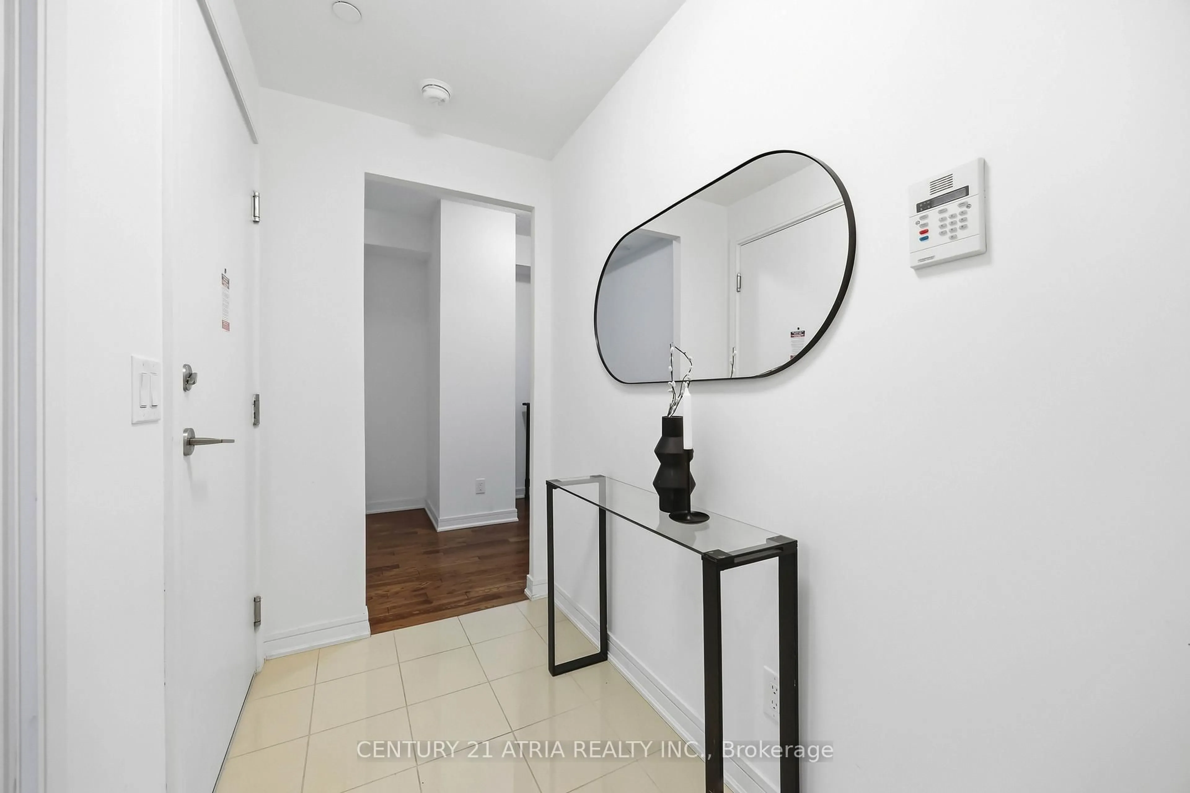 Indoor entryway for 9199 Yonge St #518, Richmond Hill Ontario L4C 1H7