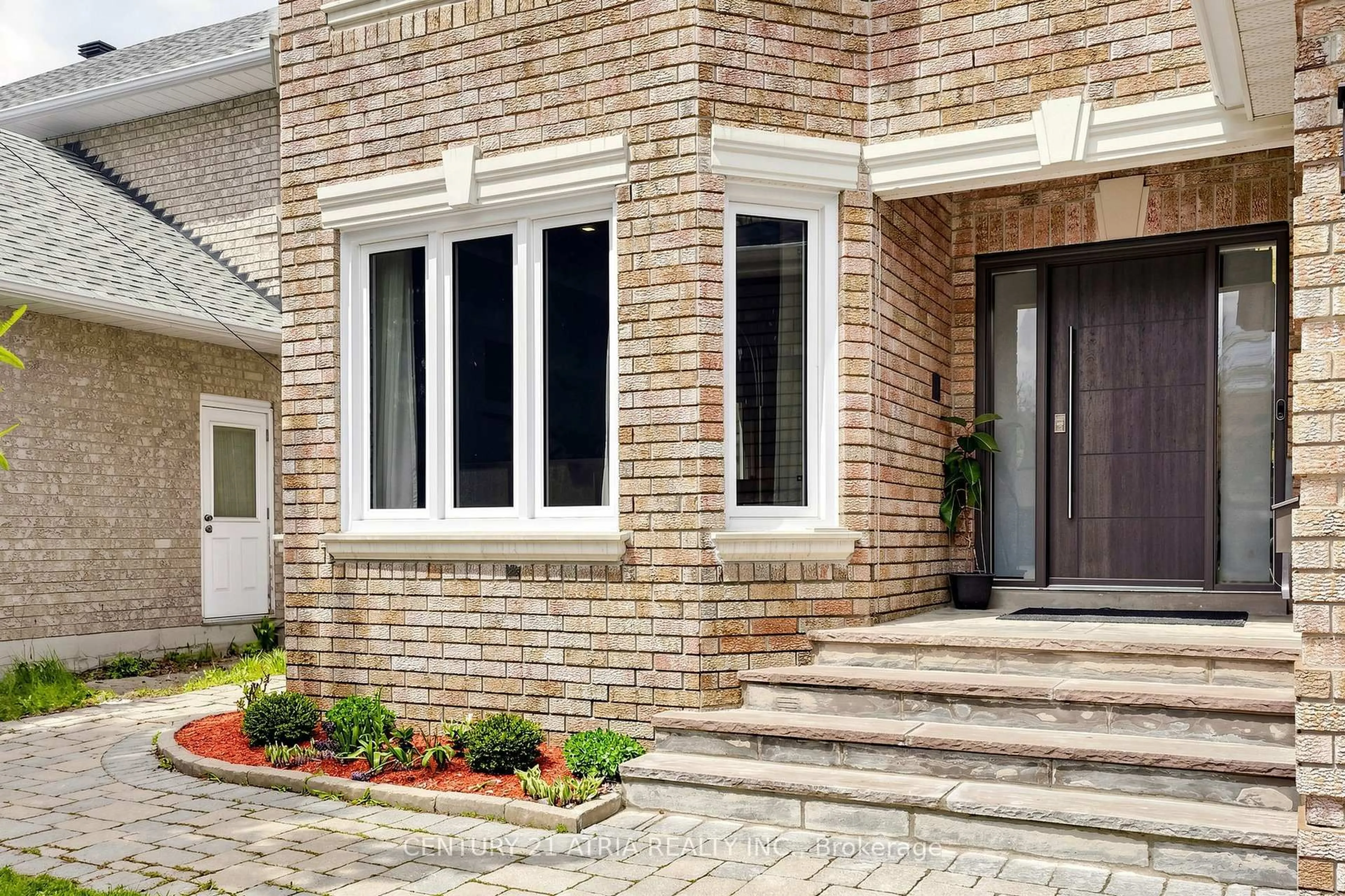 Home with brick exterior material, street for 118 May Ave, Richmond Hill Ontario L4C 3S6