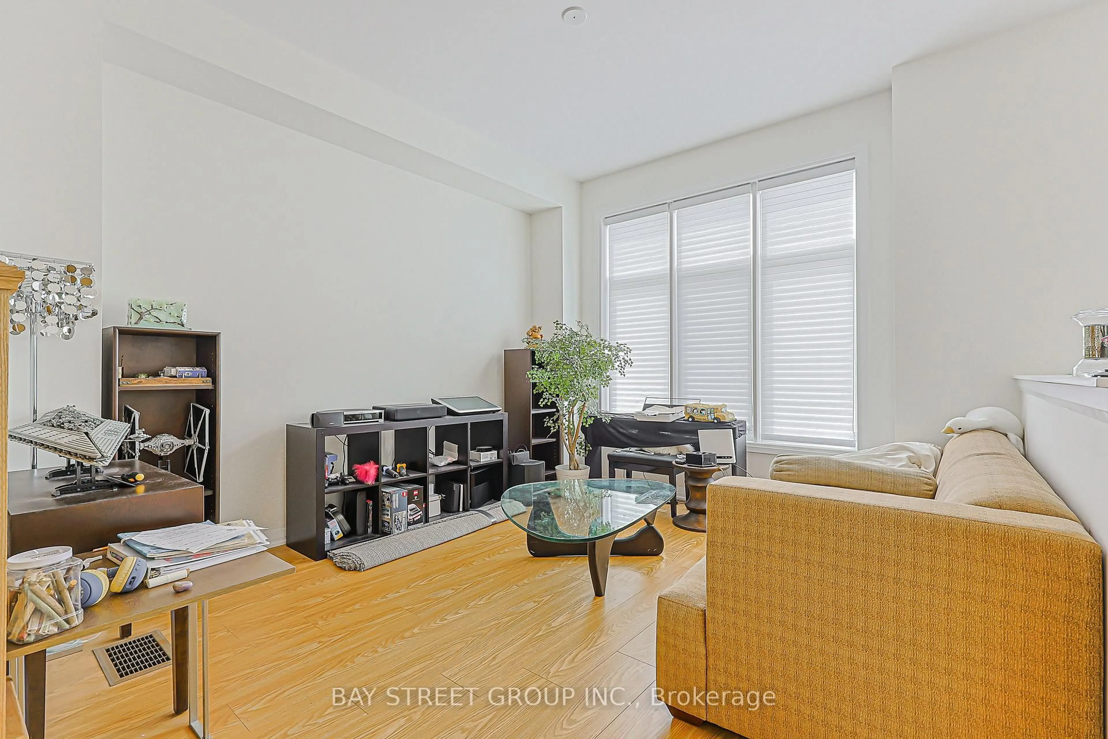 Living room with furniture, unknown for 44 Seine Lane, Richmond Hill Ontario L4S 0P9