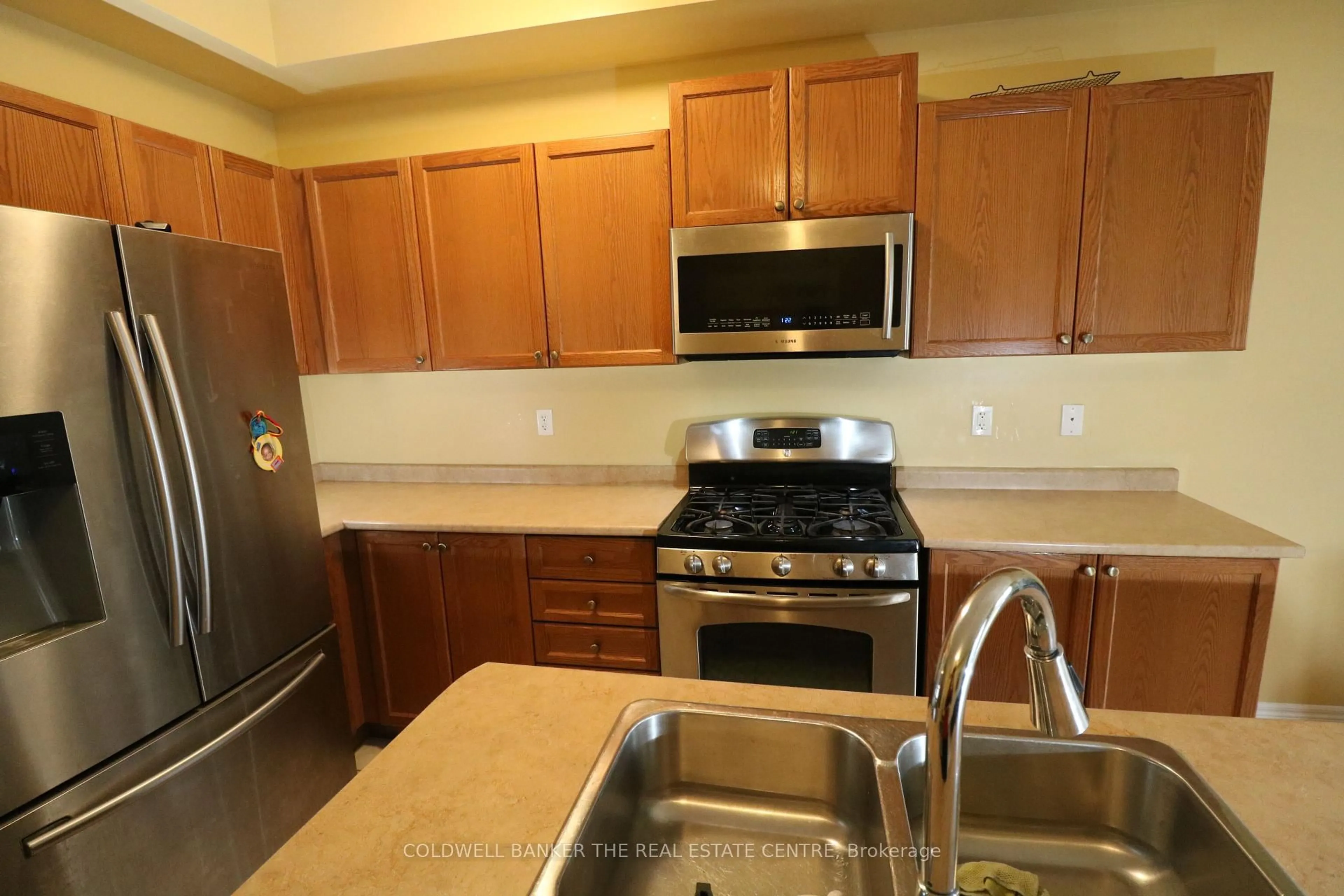 Standard kitchen, unknown for 116 McCann Cres, Bradford West Gwillimbury Ontario L3Z 0M5