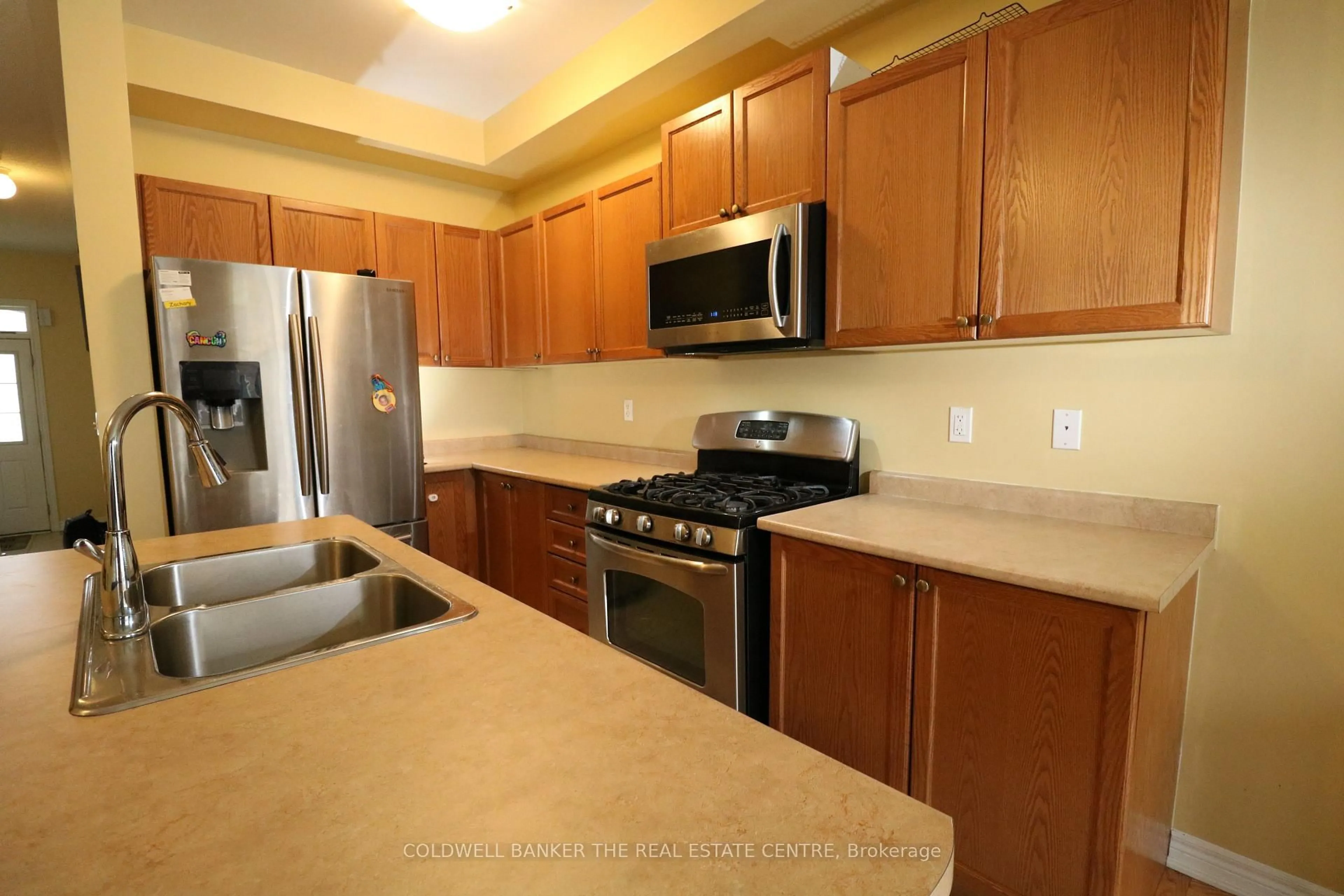 Standard kitchen, ceramic/tile floor for 116 McCann Cres, Bradford West Gwillimbury Ontario L3Z 0M5