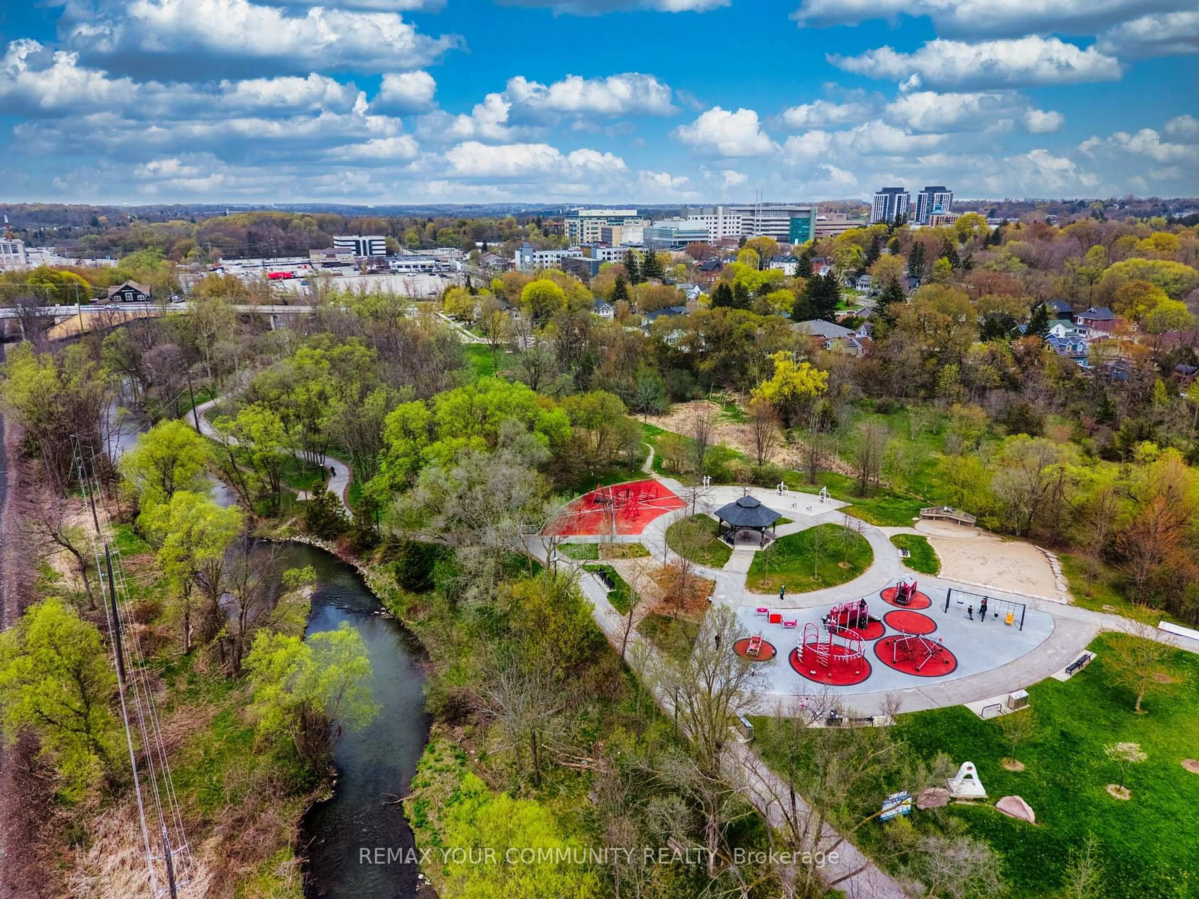 A pic from outside/outdoor area/front of a property/back of a property/a pic from drone, city buildings view from balcony for 543 Timothy St #302, Newmarket Ontario L3Y 1R1