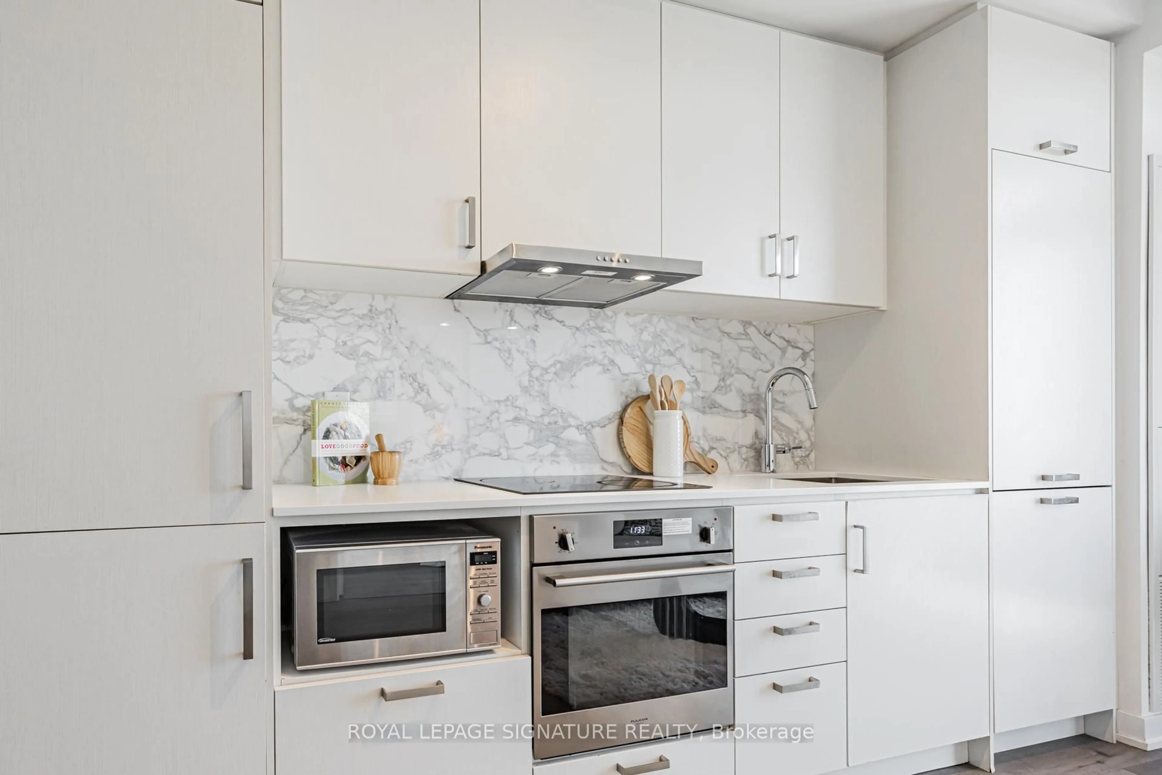 Contemporary kitchen, ceramic/tile floor for 60 Honeycrisp Cres #618, Vaughan Ontario L4K 0N5
