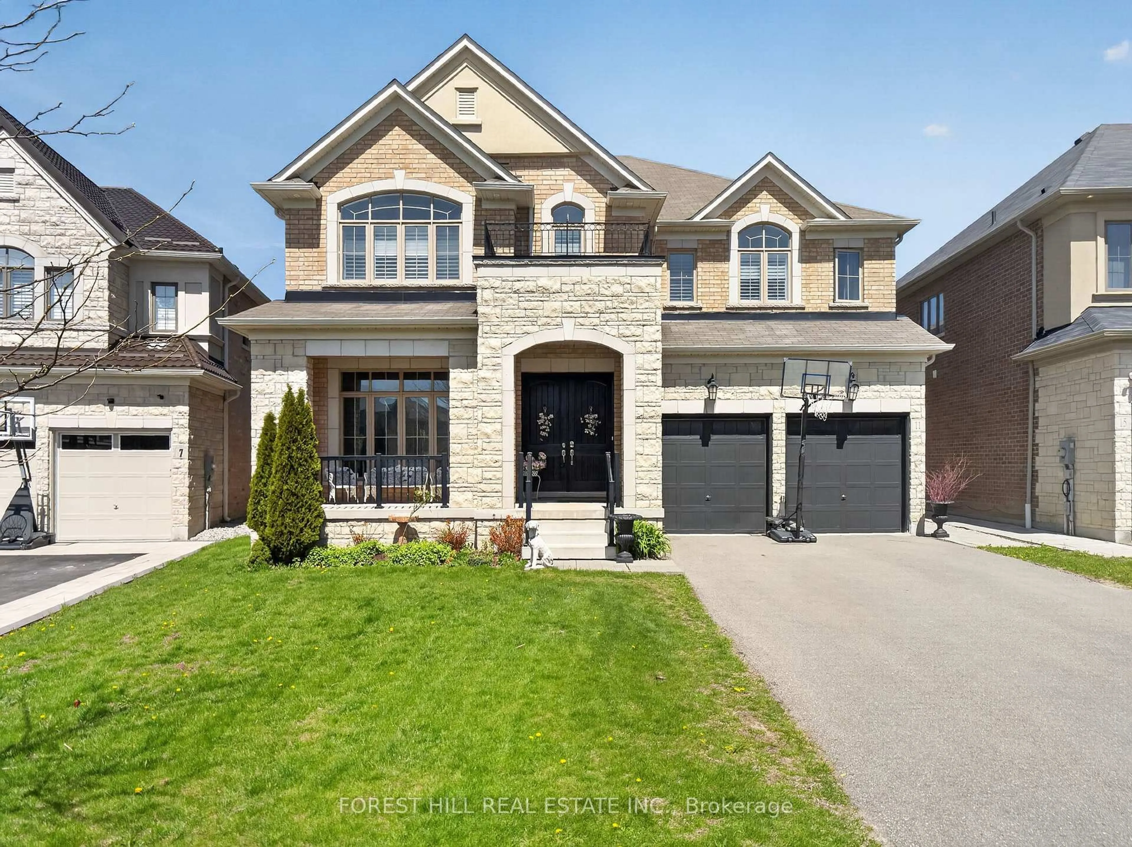 Home with brick exterior material, street for 11 Carm Shier Crt, Newmarket Ontario L3X 0K3