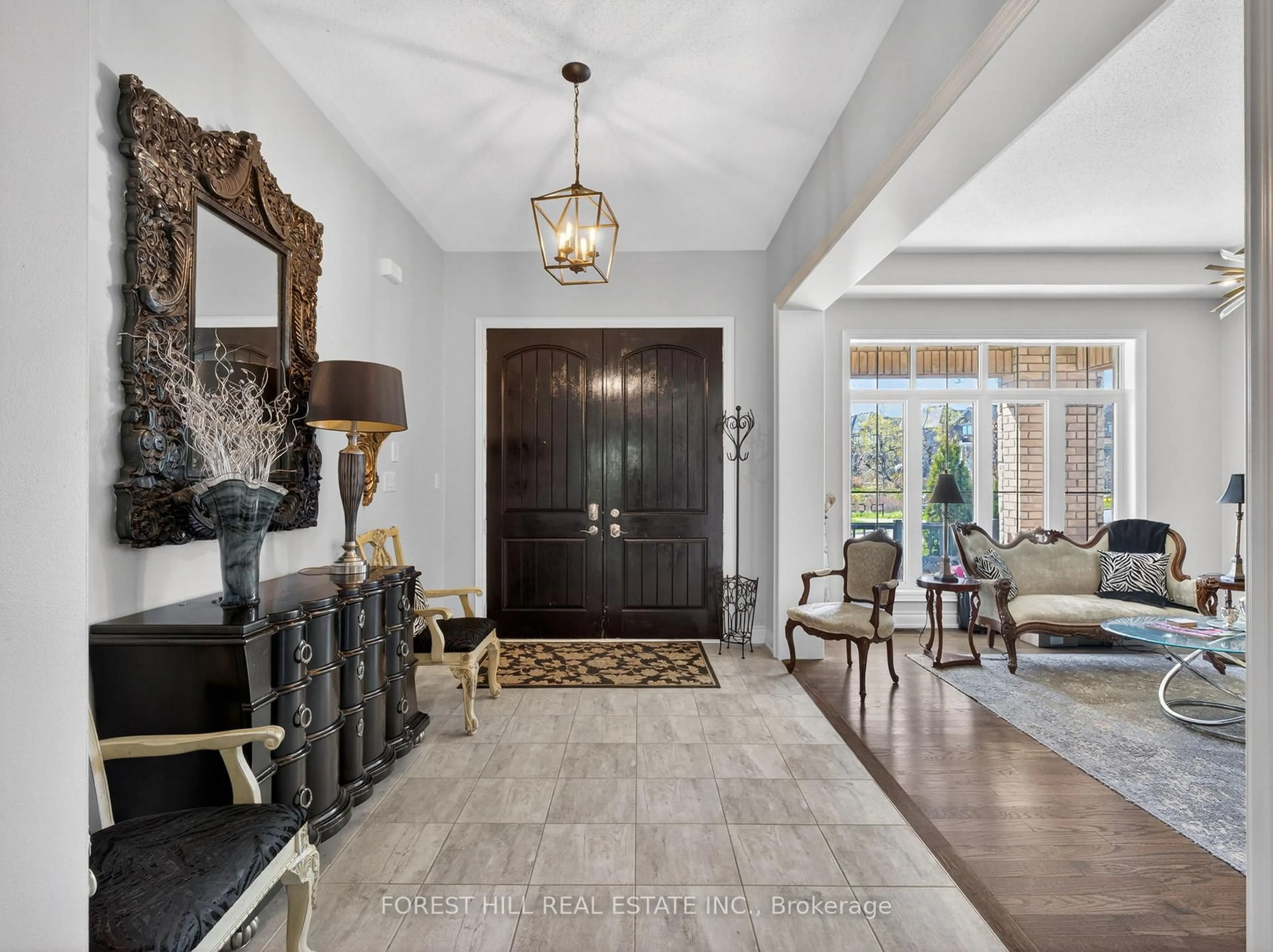 Indoor entryway for 11 Carm Shier Crt, Newmarket Ontario L3X 0K3