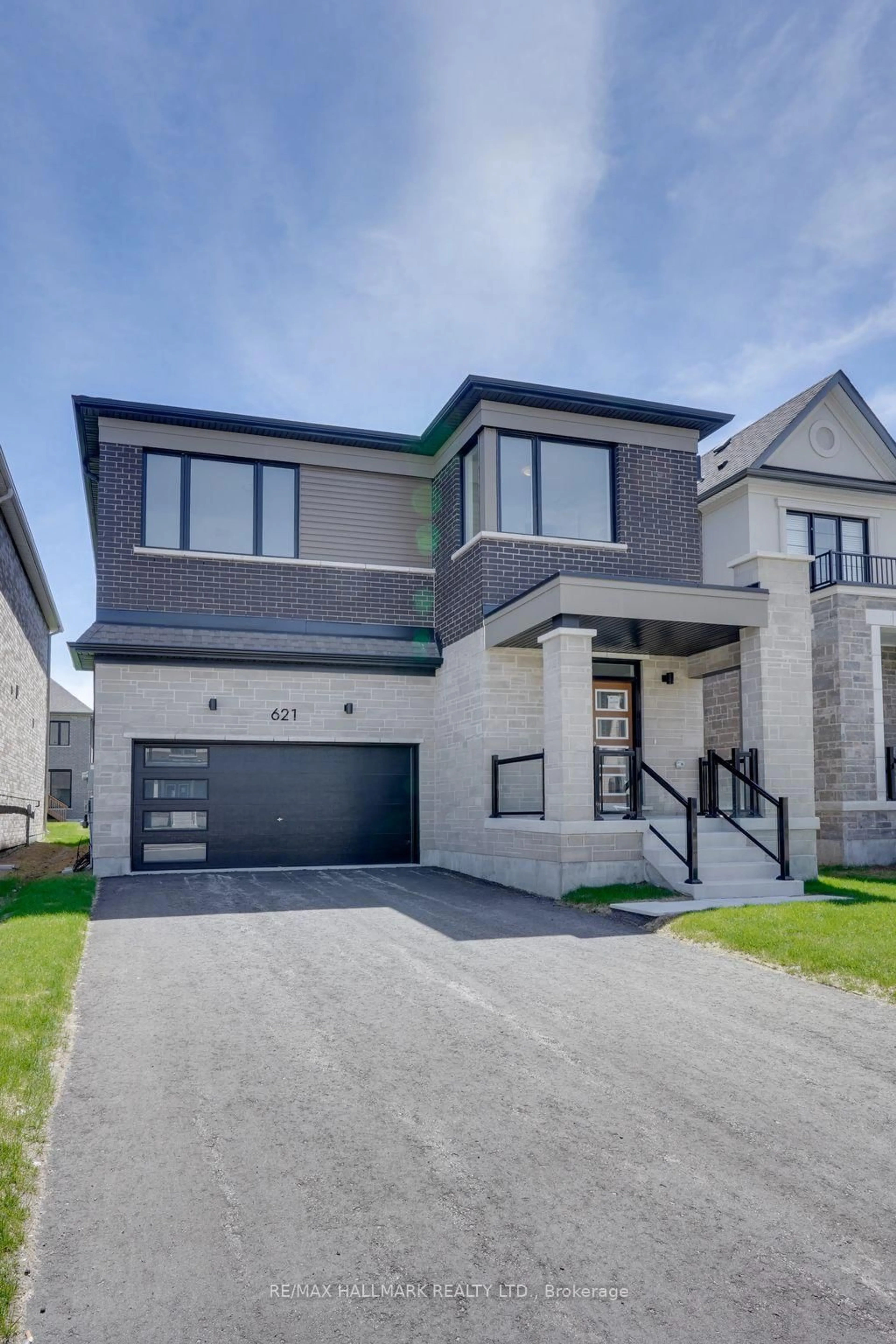 Home with brick exterior material, street for 621 Mika St, Innisfil Ontario L9S 0S2
