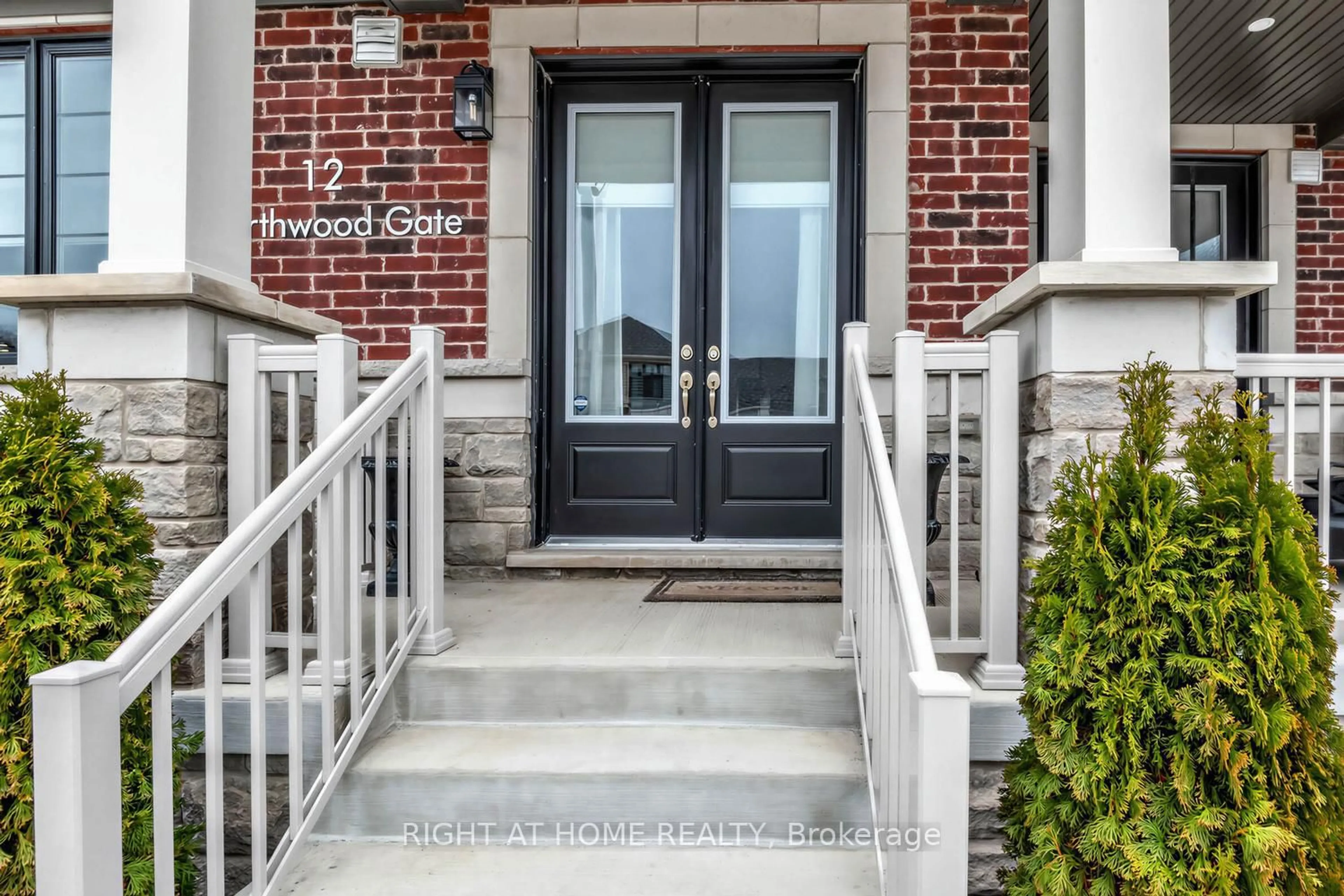 Indoor entryway for 12 Hearthwood Gate, Whitchurch-Stouffville Ontario L4A 4X1