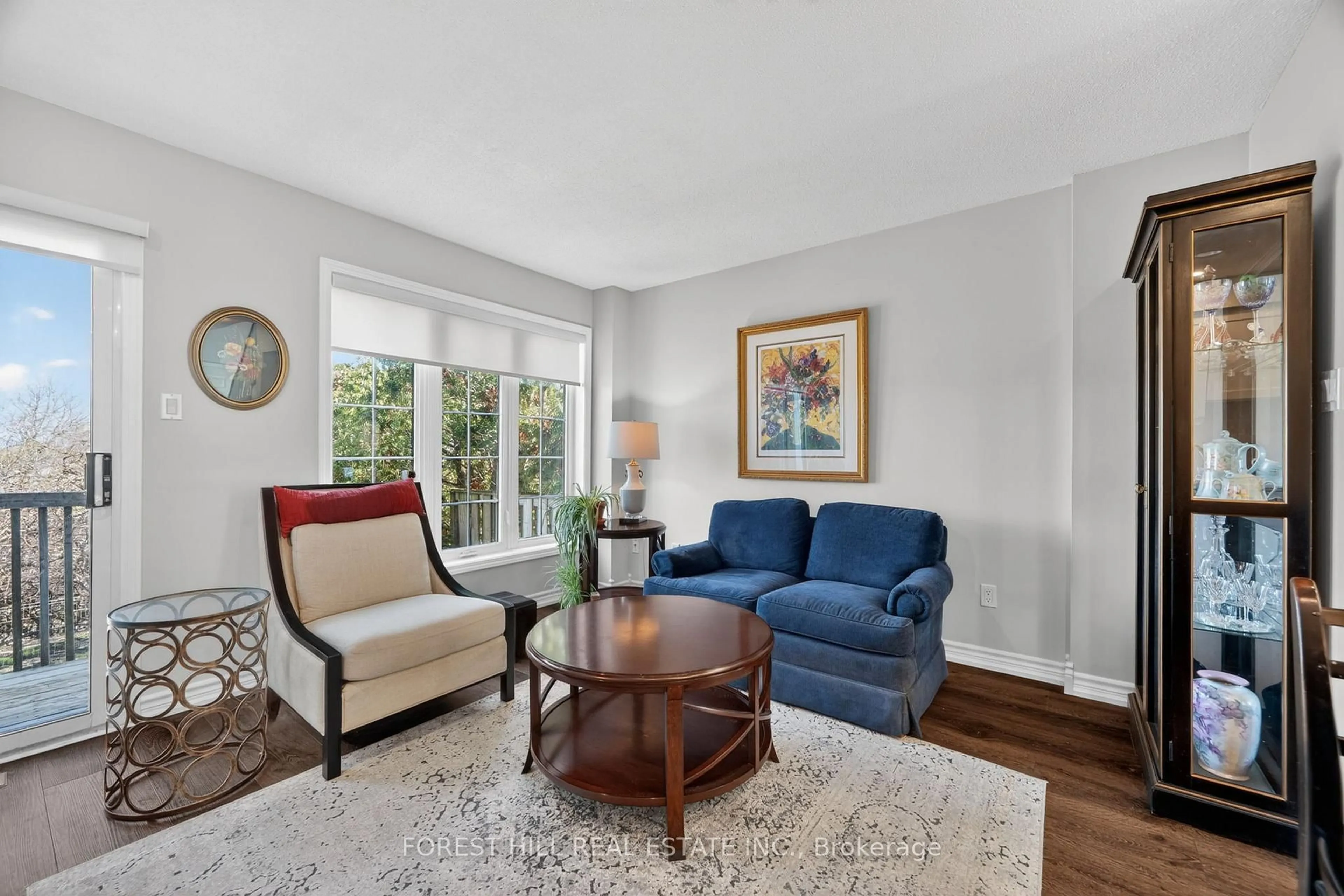Living room with furniture, unknown for 667 Macnab Gate #4, Newmarket Ontario L3Y 8S5